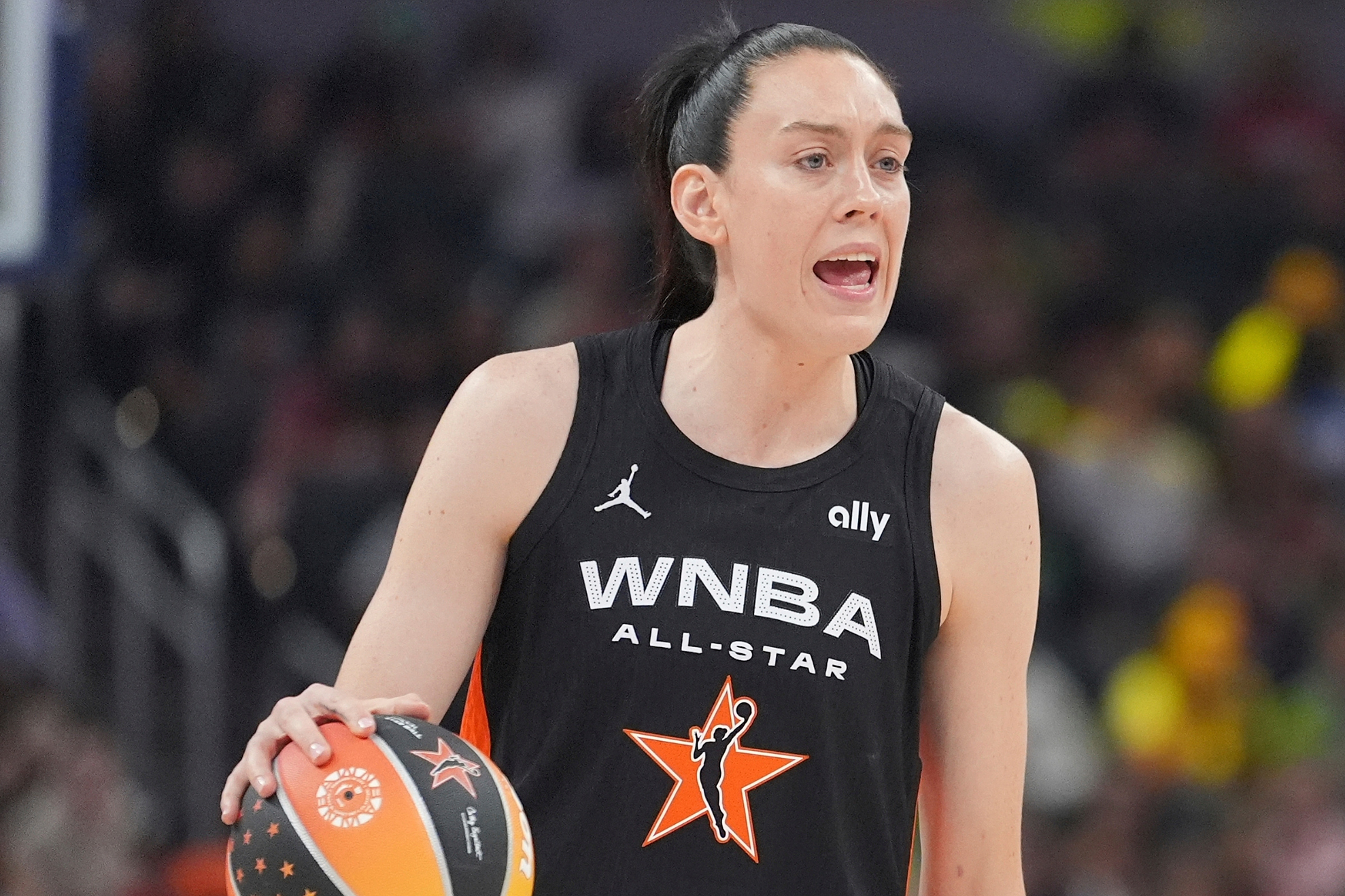 Breanna Stewart, from Liberty, will return to the court against Sun after missing 13 games due to a knee injury