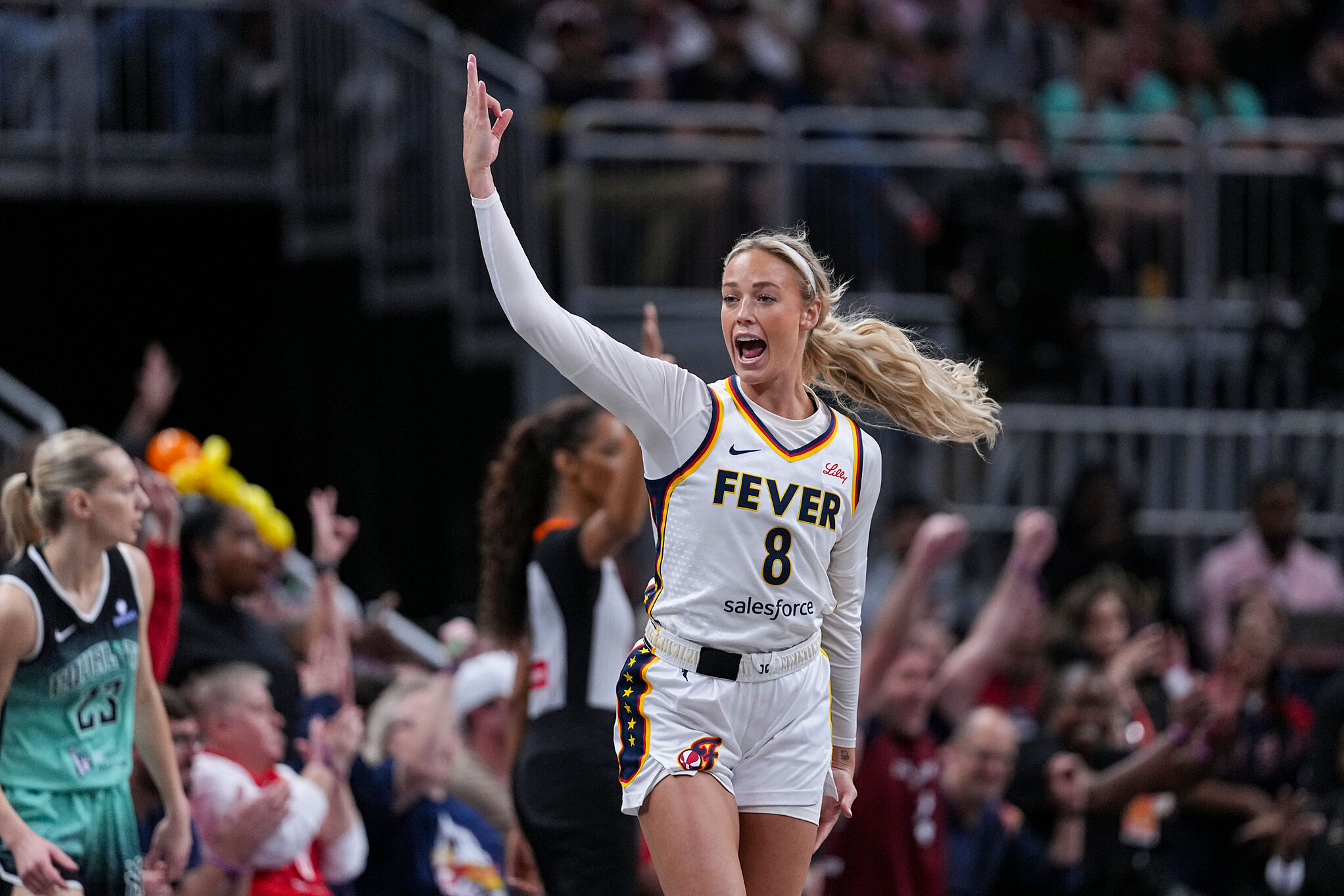 Sophie Cunningham reassures Fever fans about her progress following knee surgery