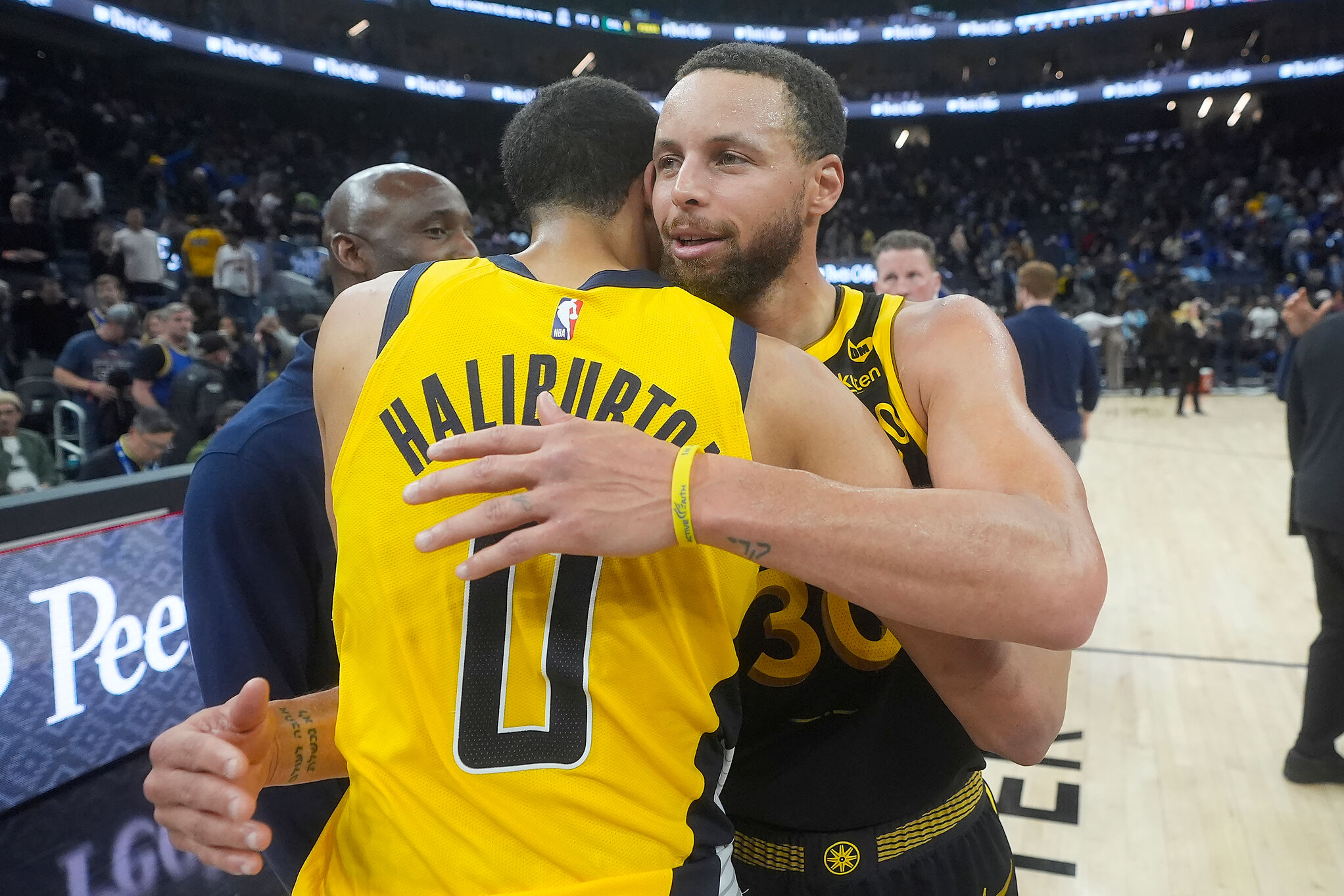 Tyrese Haliburton embraces Steph Curry