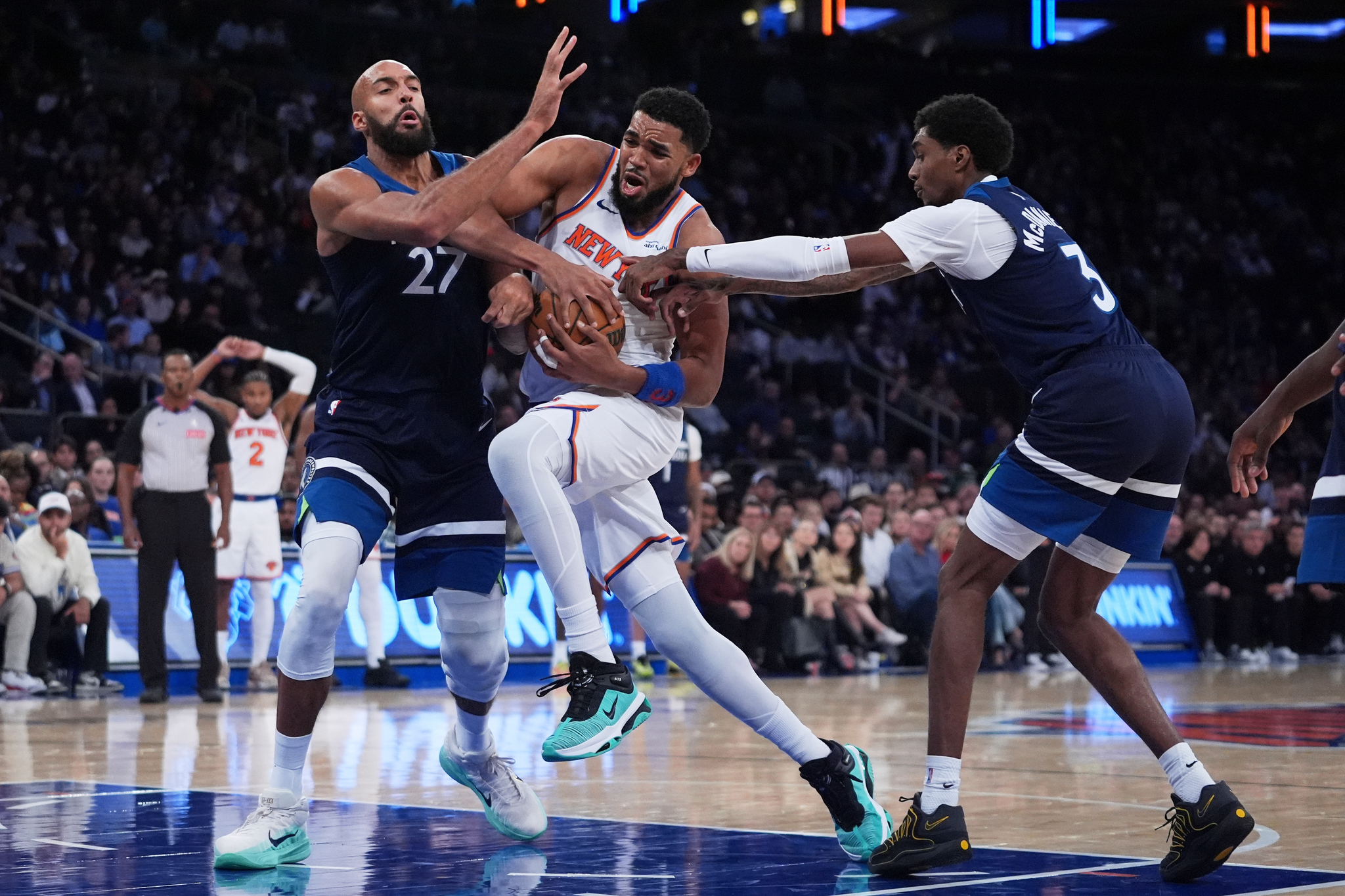 The New York center shines against his old teammates and opens up about unfinished emotions