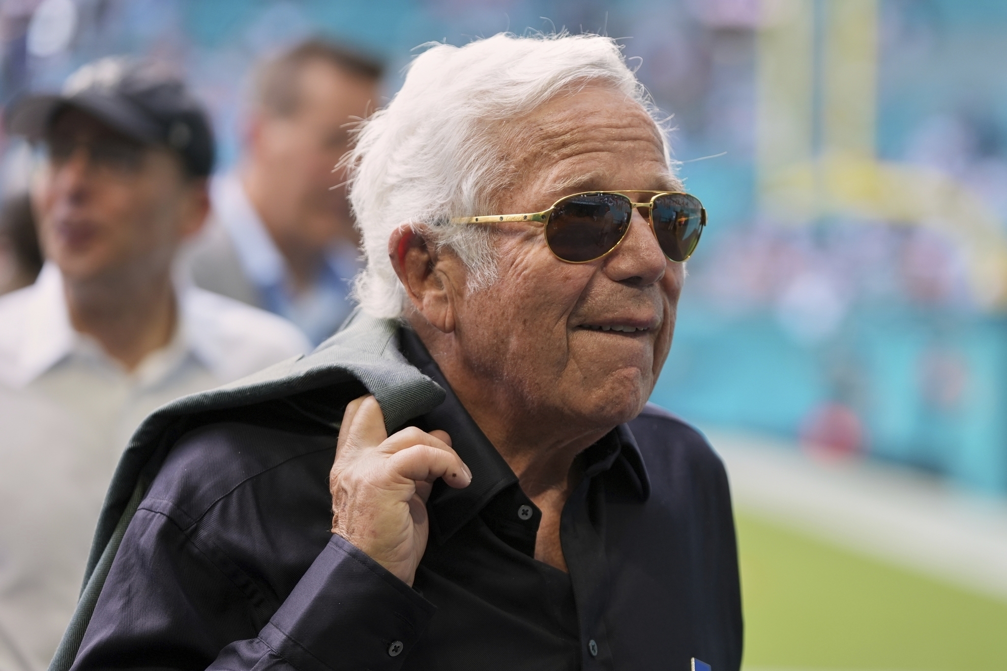 robert kraft dress shirts Robert Kraft loves the colored dress shirt with white collar and cuffs look #Patriots #DeflateGate