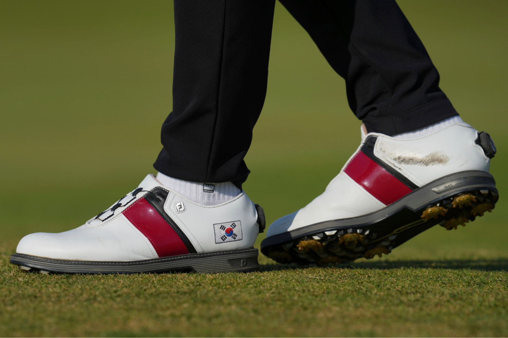 A golf shoes