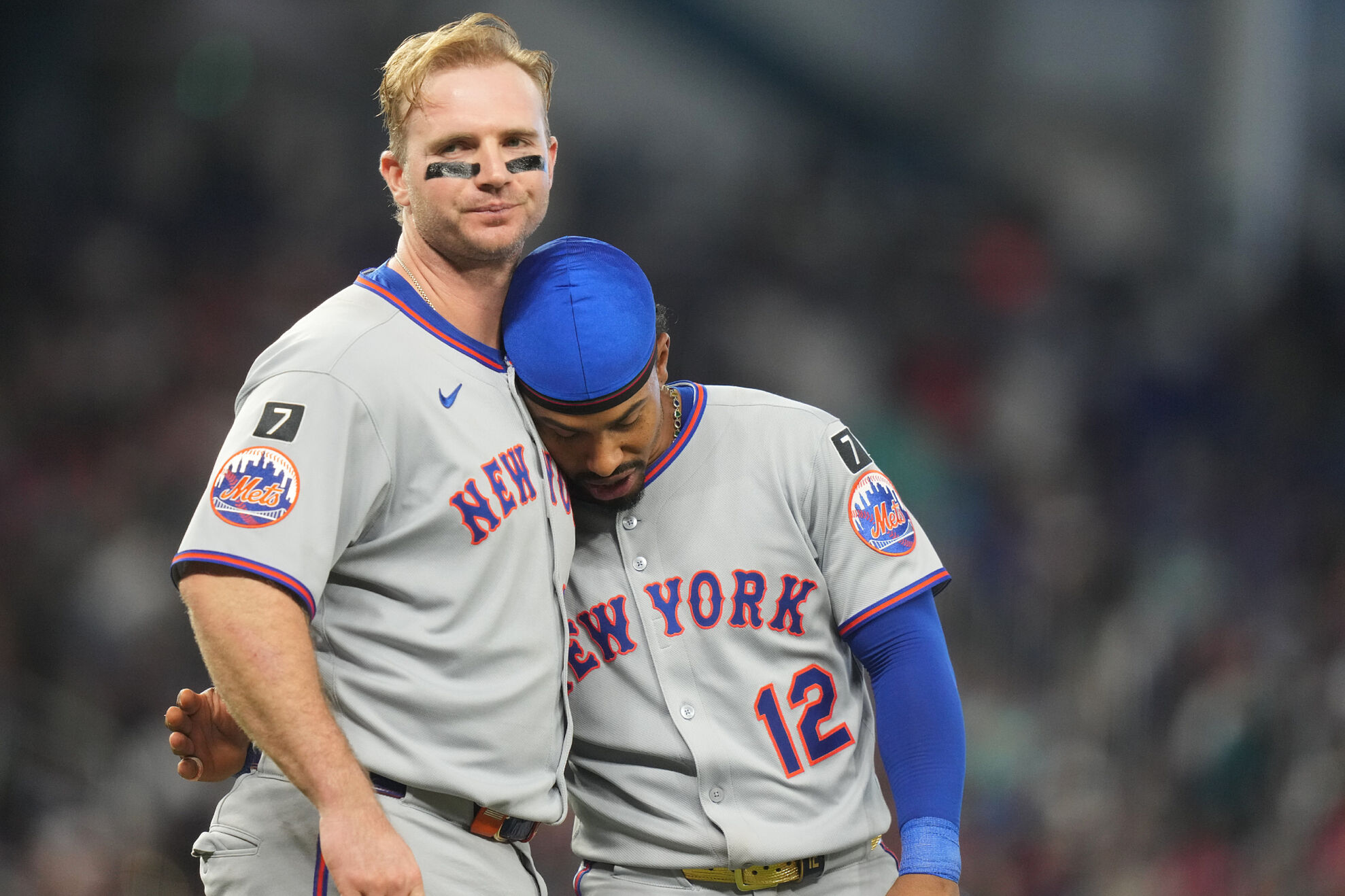 New York Mets' Pete Alonso, left, stands with Francisco Lindor after flying out with the bases loaded during the fifth inning of a baseball game against the Miami Marlins, Sunday, Sept. 28, 2025, in Miami.