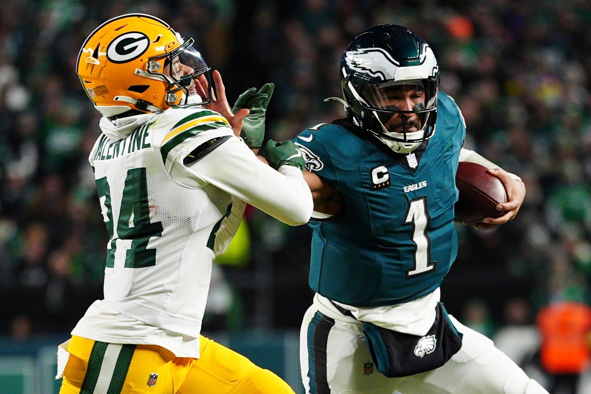 Eagles Crush Packers in Wild Card Matchup, Doubs' Concussion Adds to Green Bay's Woes