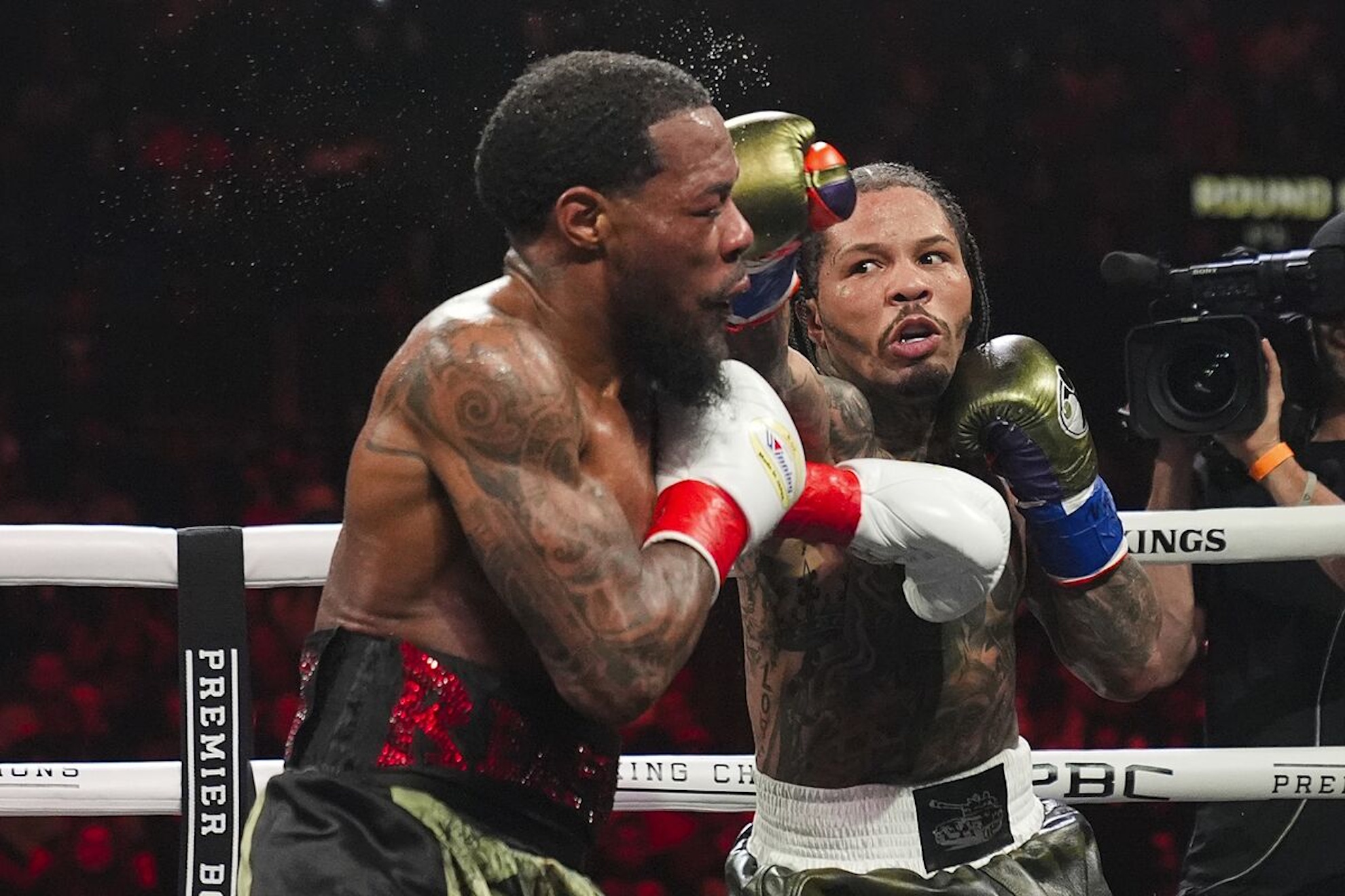 Gervonta Davis retained his title with a controversial majority draw against Lamont Roach Jr.