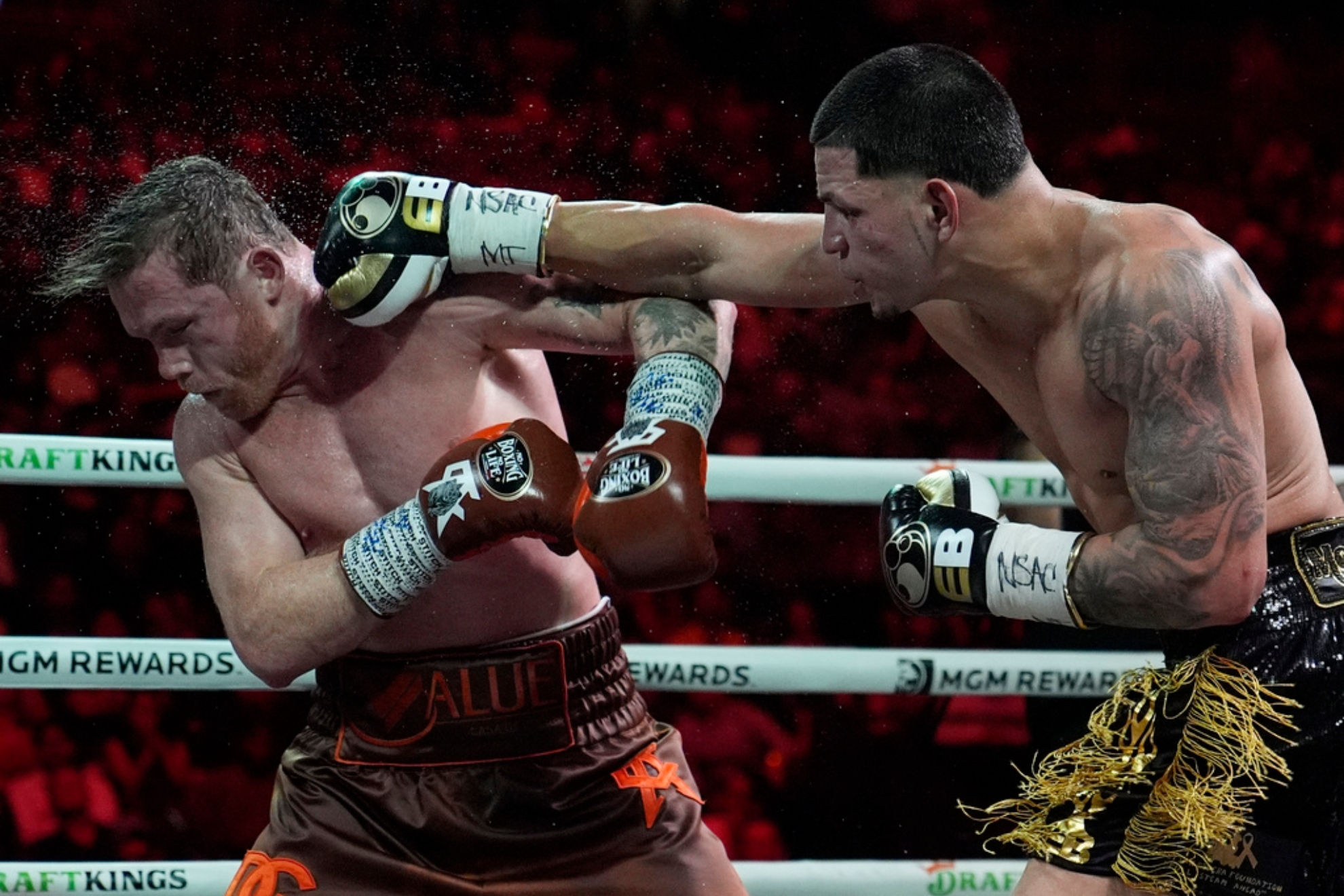 Edgar Berlanga hits Canelo Alvarez in a super middleweight title bout.