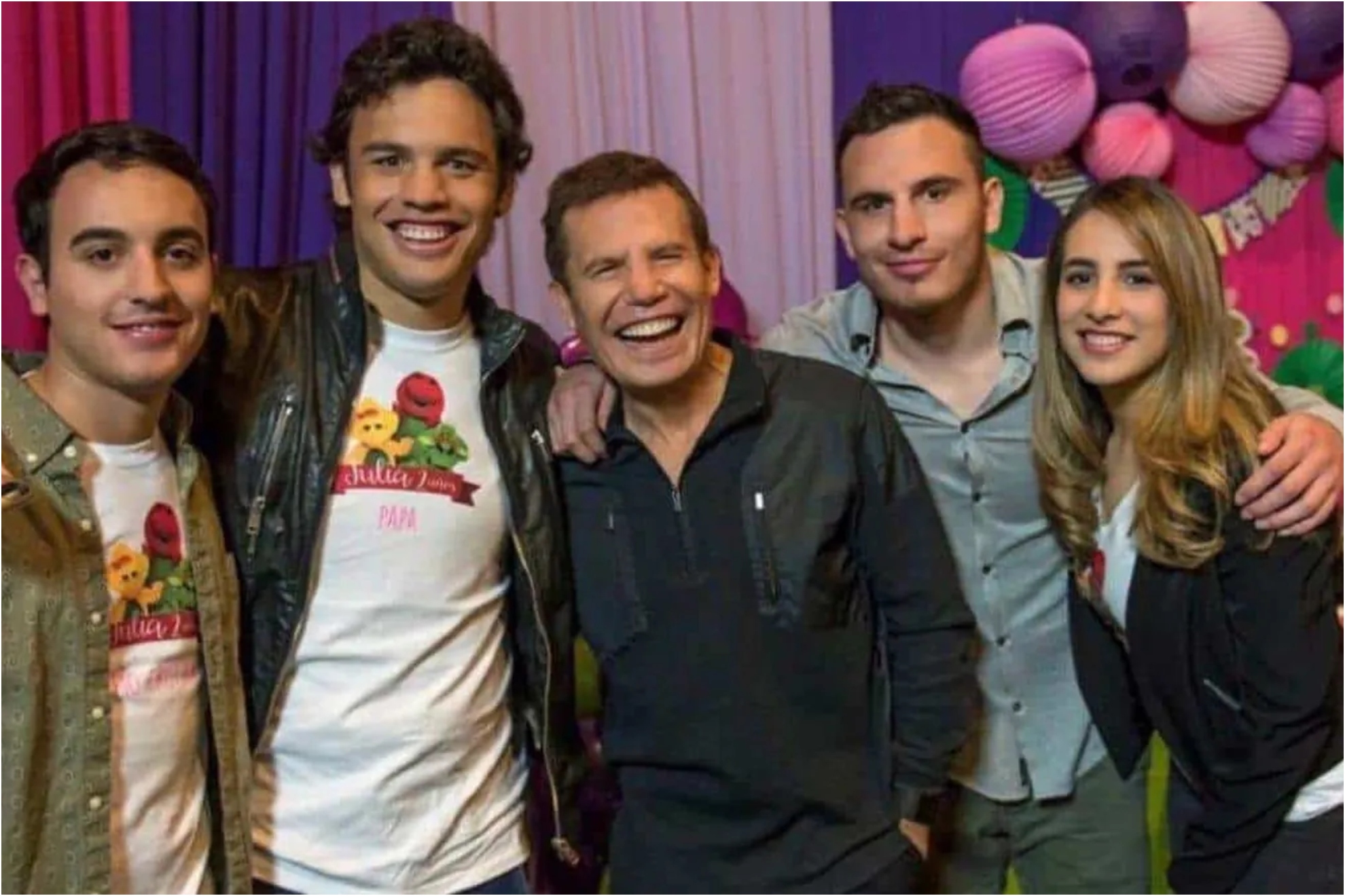 Julio César Chávez and his four children.