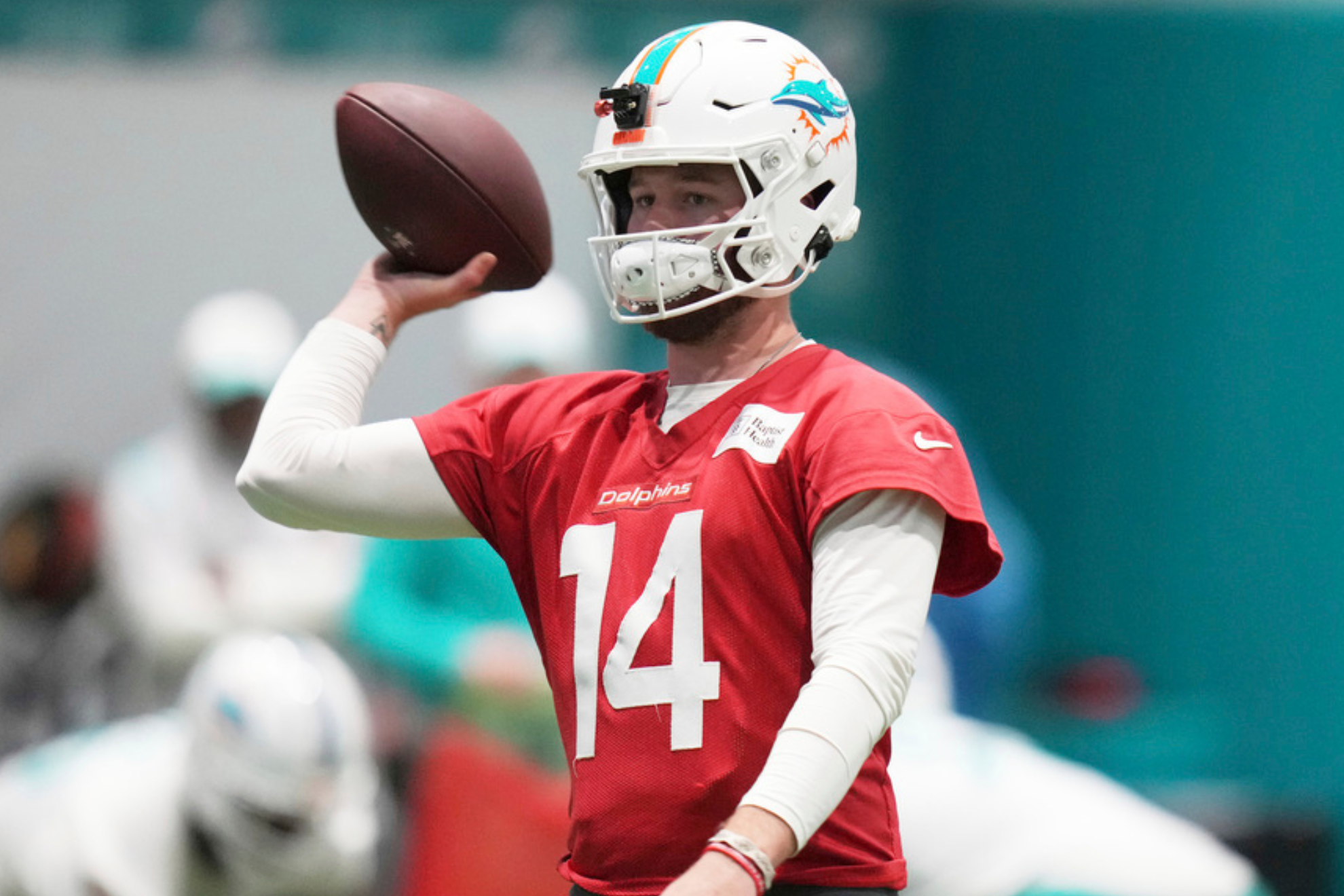 Quinn Ewers throws a pass during Miami Dolphins training camp practice.