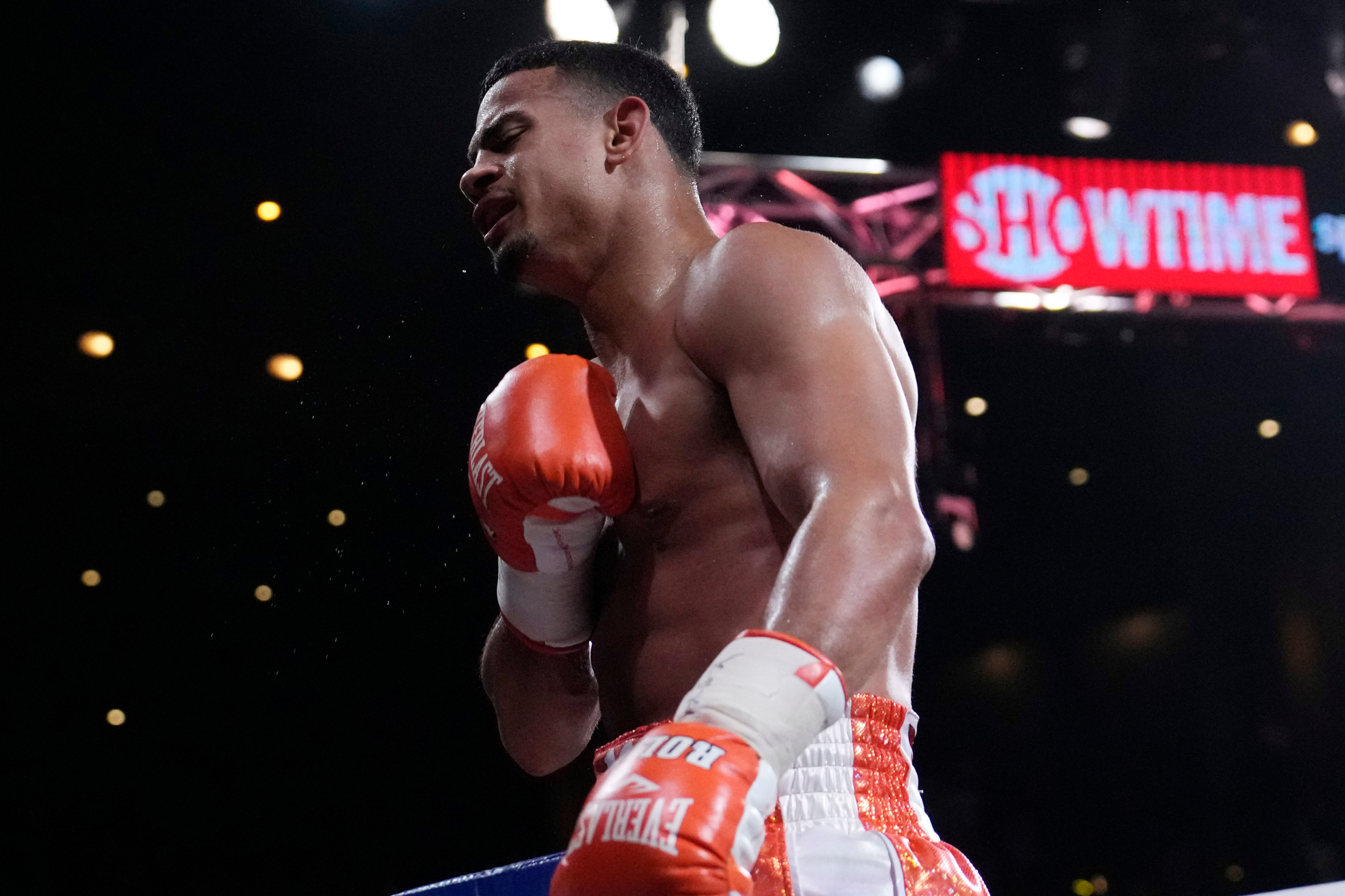 Rolando Romero celebrates after his victory over Ismael Barroso in 2023.
