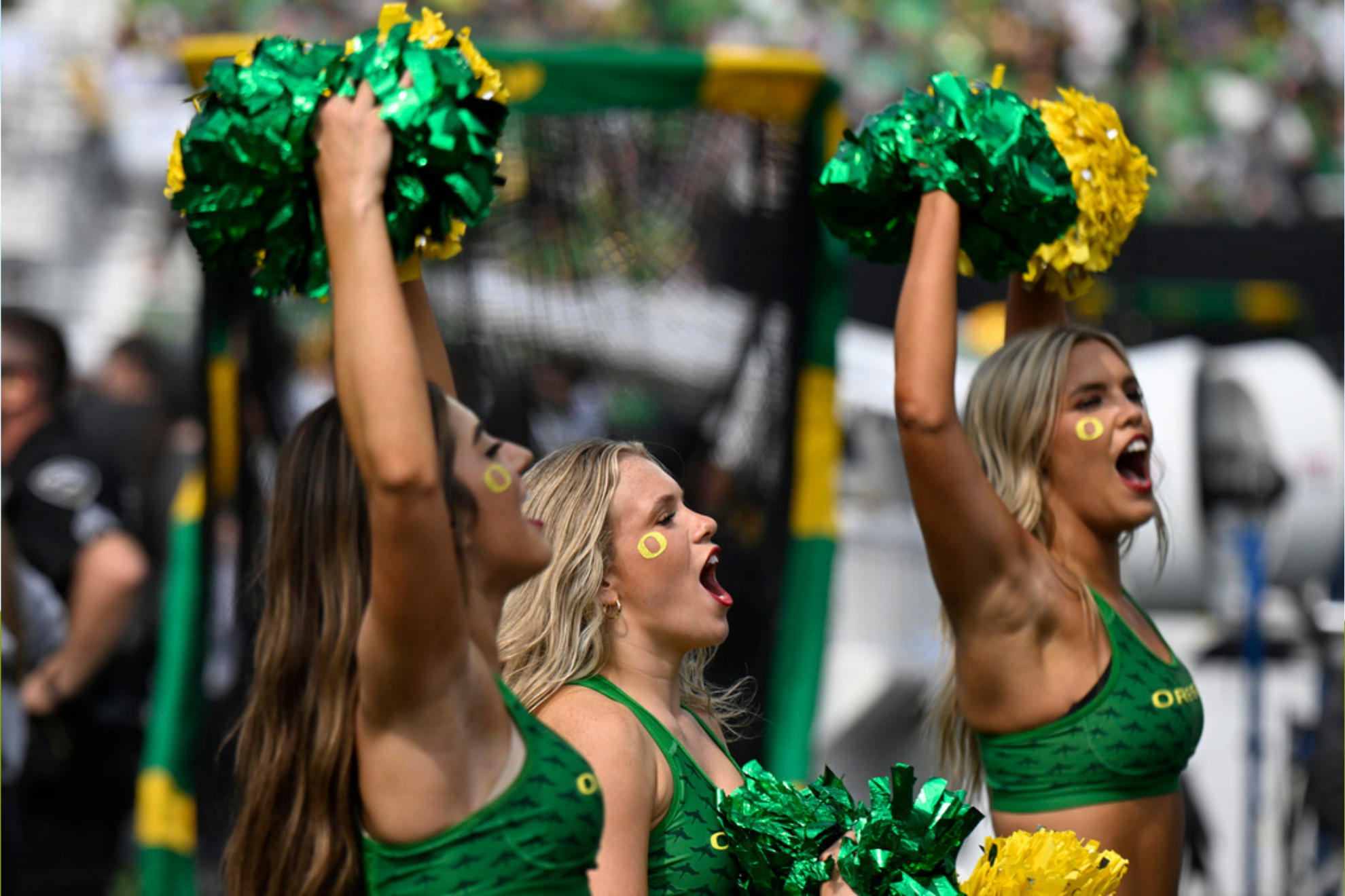 Oregon cheerleaders on a Ducks game