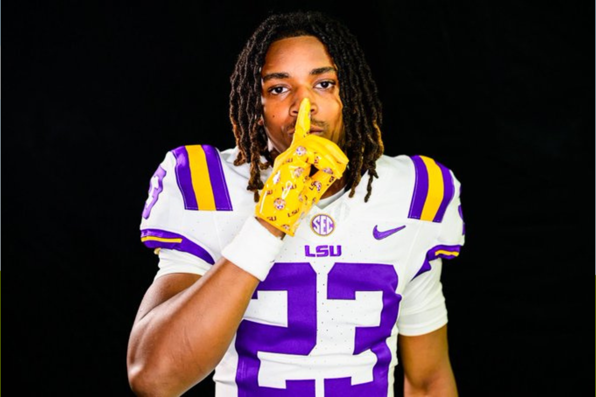 JT Lindsey now is a Rebels running back