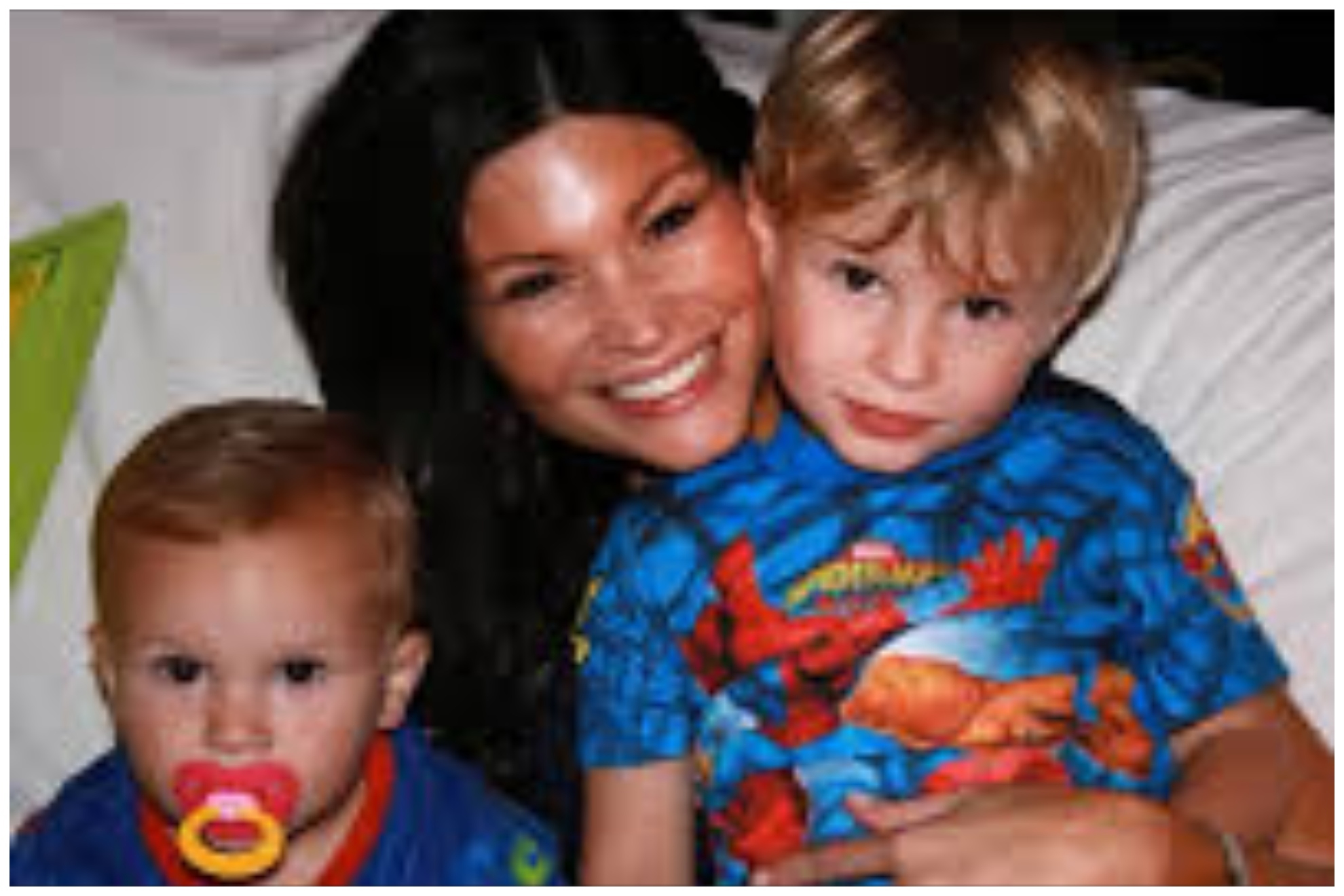 Fernando Mendoza with his mother and brother