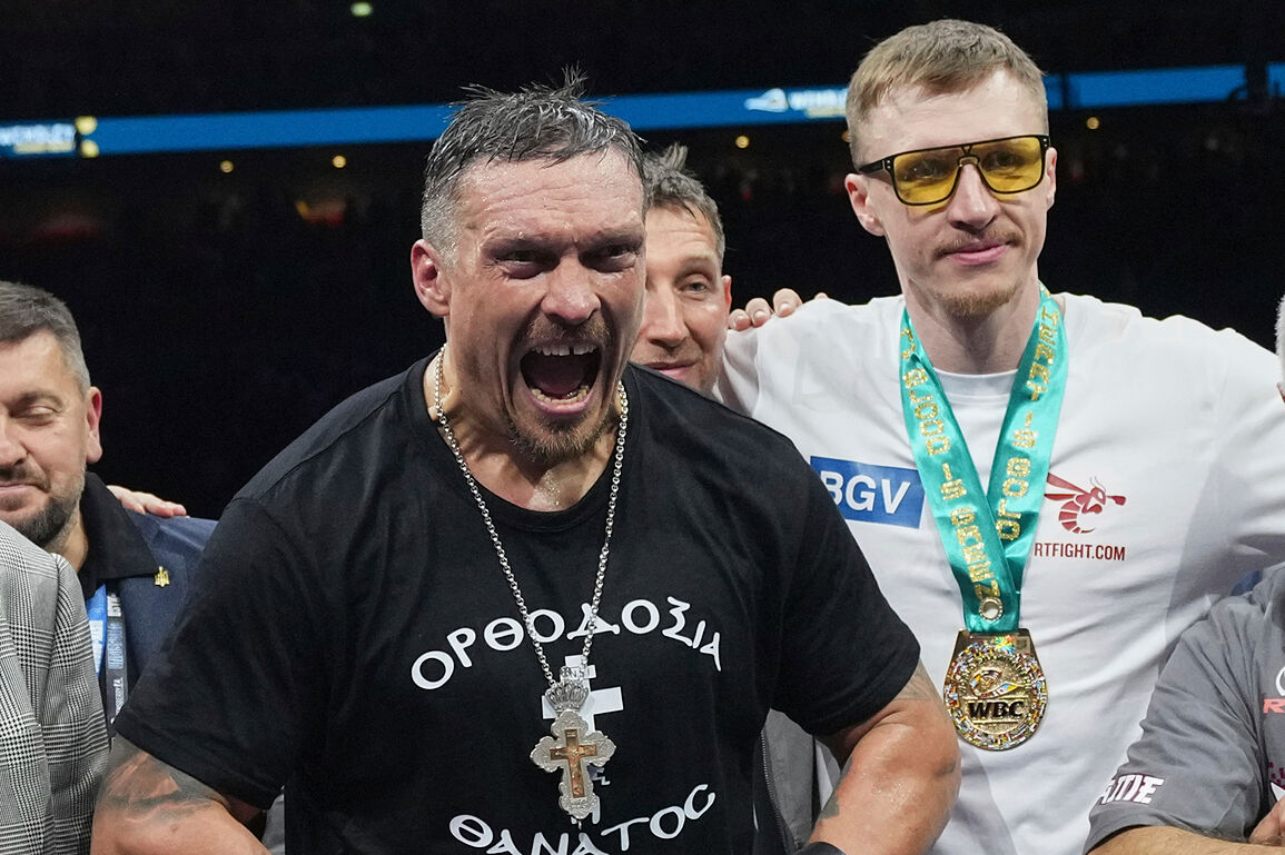 Oleksandr Usyk alongside manager Sergey Lapin after defeating Daniel Dubois for a second time.