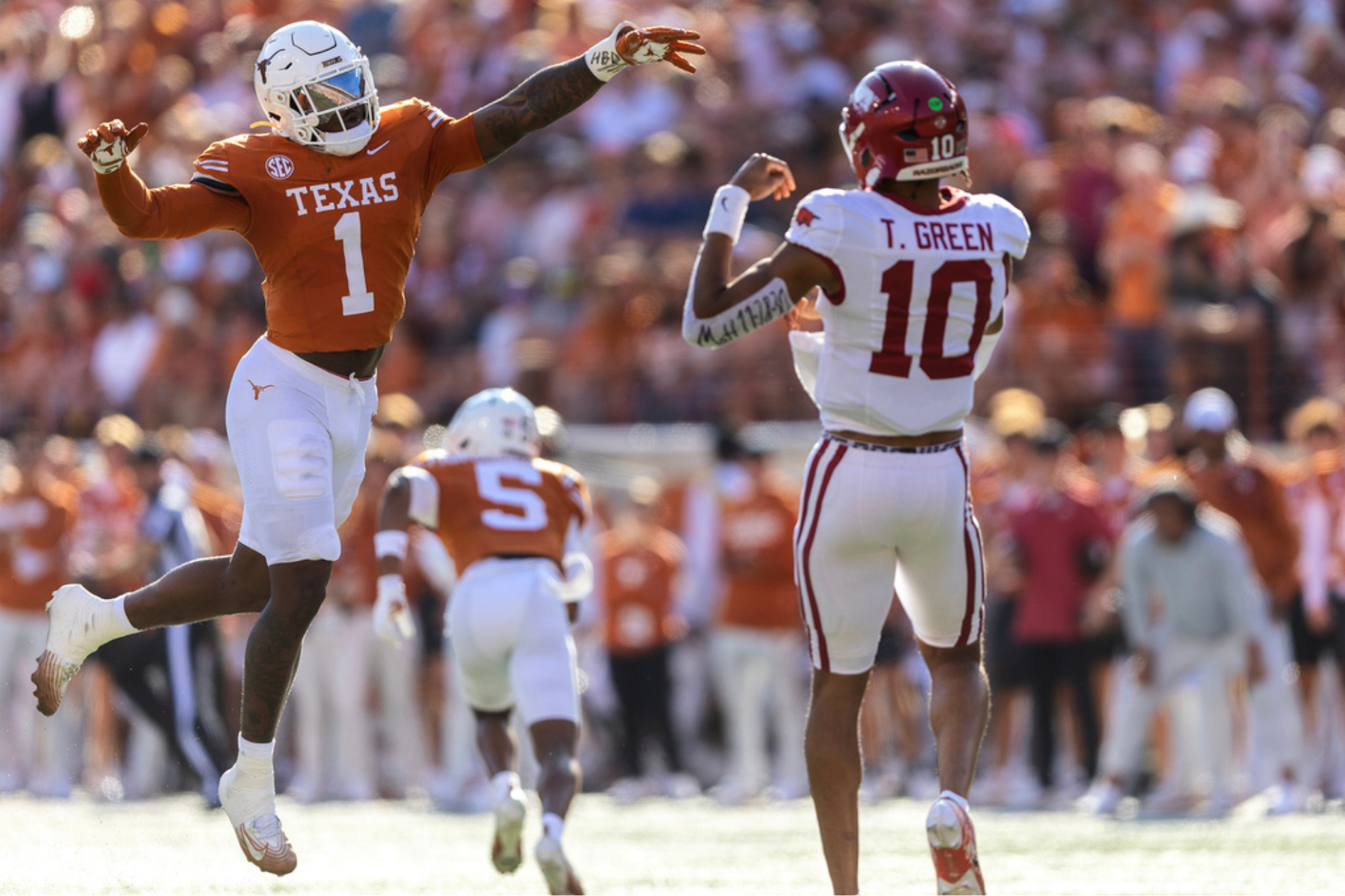 Texas defensive end Colin Simmons