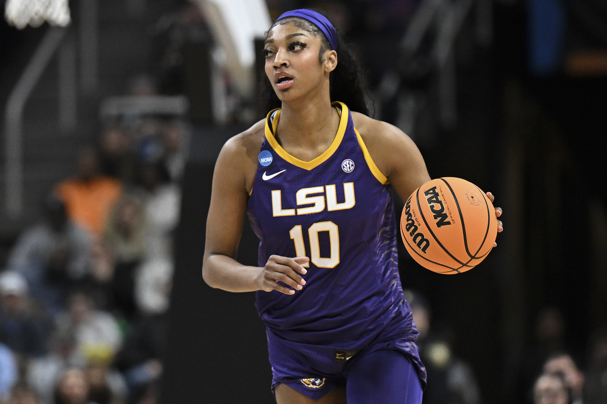 Angel Reese plays for the LSU Tigers 