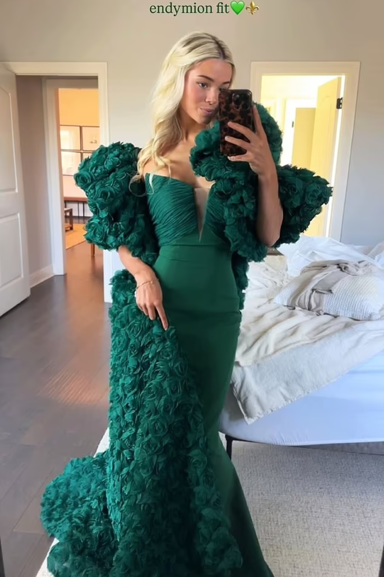 Olivia Dunne shines at Mardi Gras in a spectacular green dress after being  named Grand Marshal | MARCA