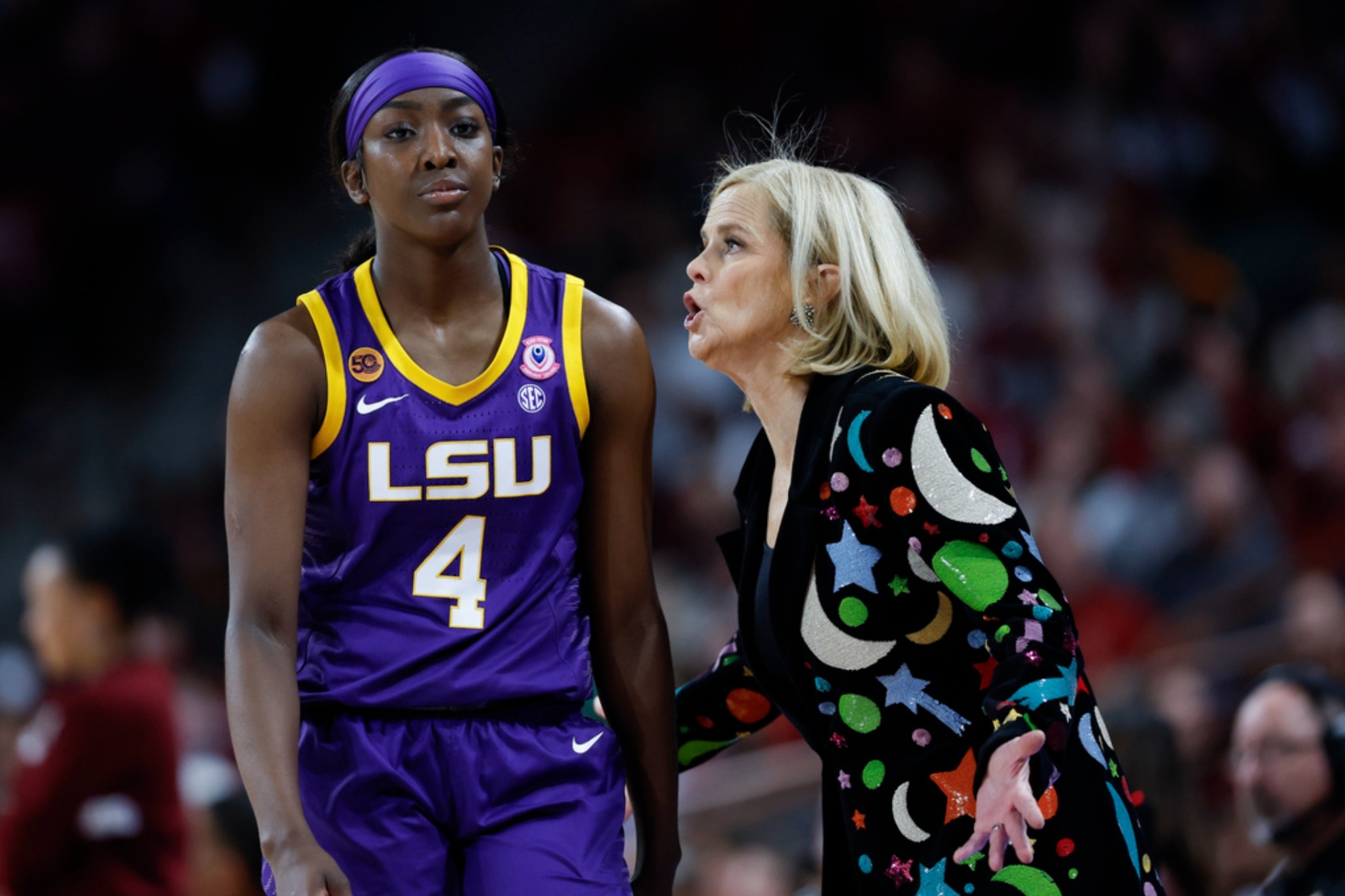 Flau'Jae Johnson & LSU head coach Kim Mulkey during a game against South Carolina on Jan. 24, 2025