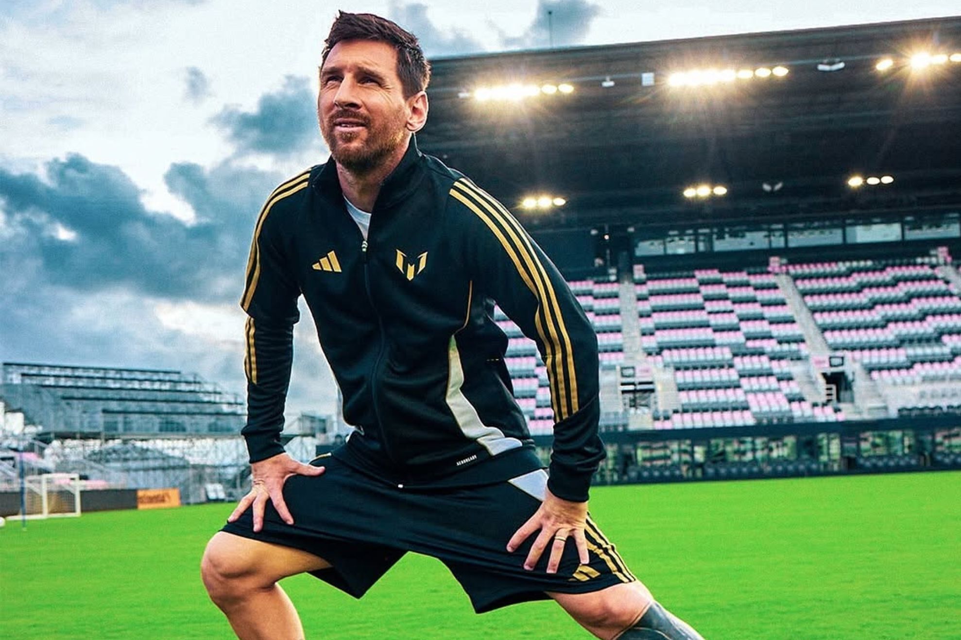 Lionel Messi breaks protocol and debuts a new look in true soccer ...