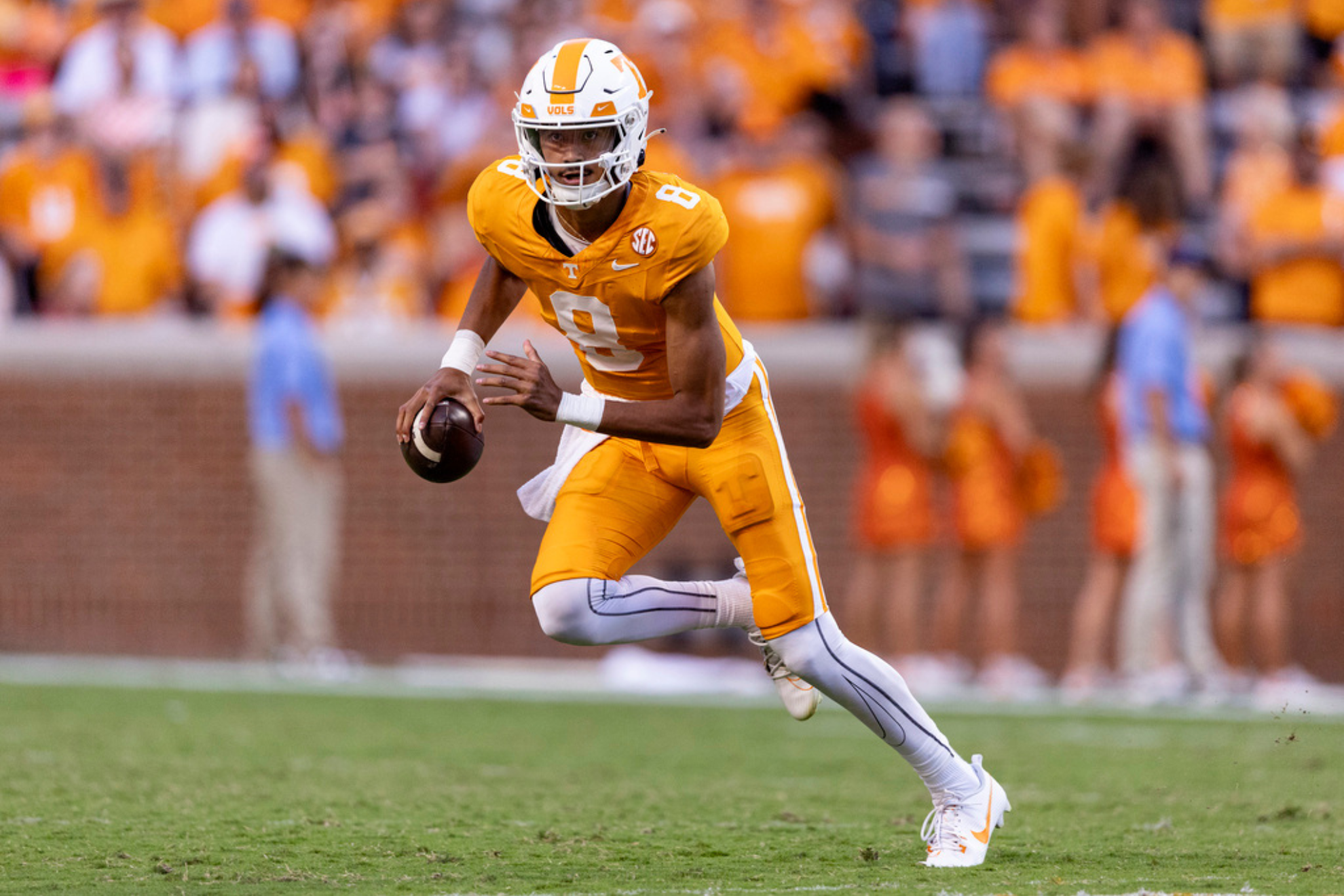 Nico lamaleava has a promising future, according to a former NFL scout.