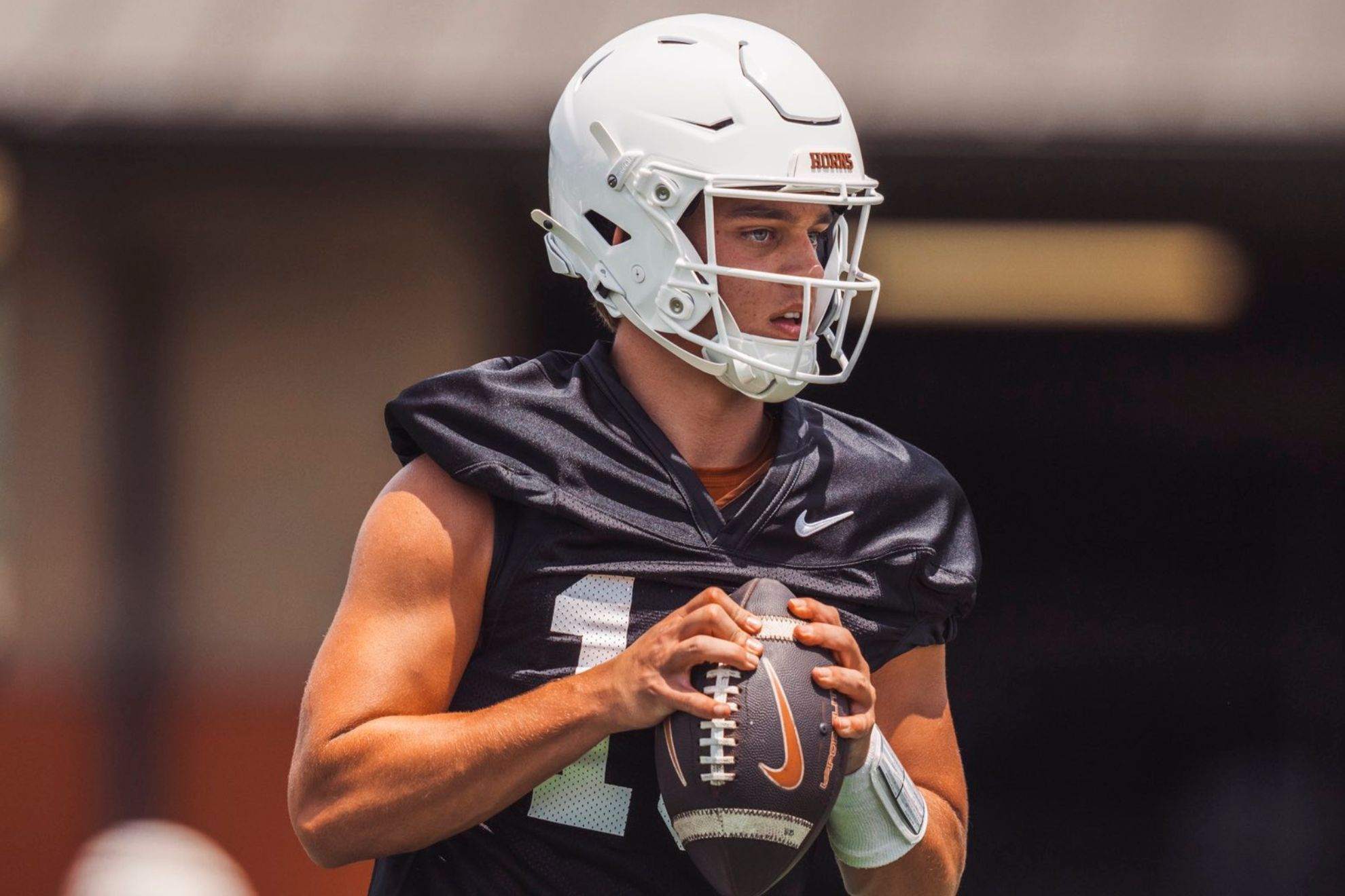 Arch Manning throws absolute darts with Longhorns to show why he is the favorite for the Heisman