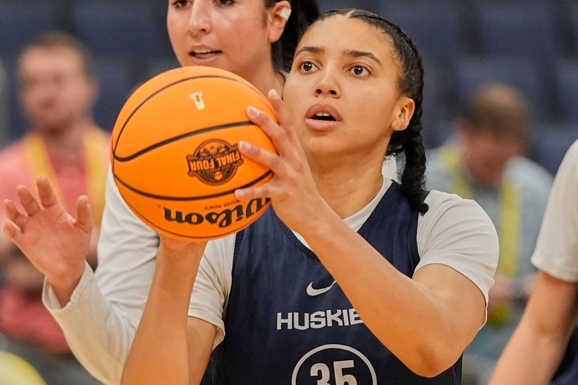Azzi Fudd leaves non-UConn fans rattled after casually draining half-court shots with flawless form