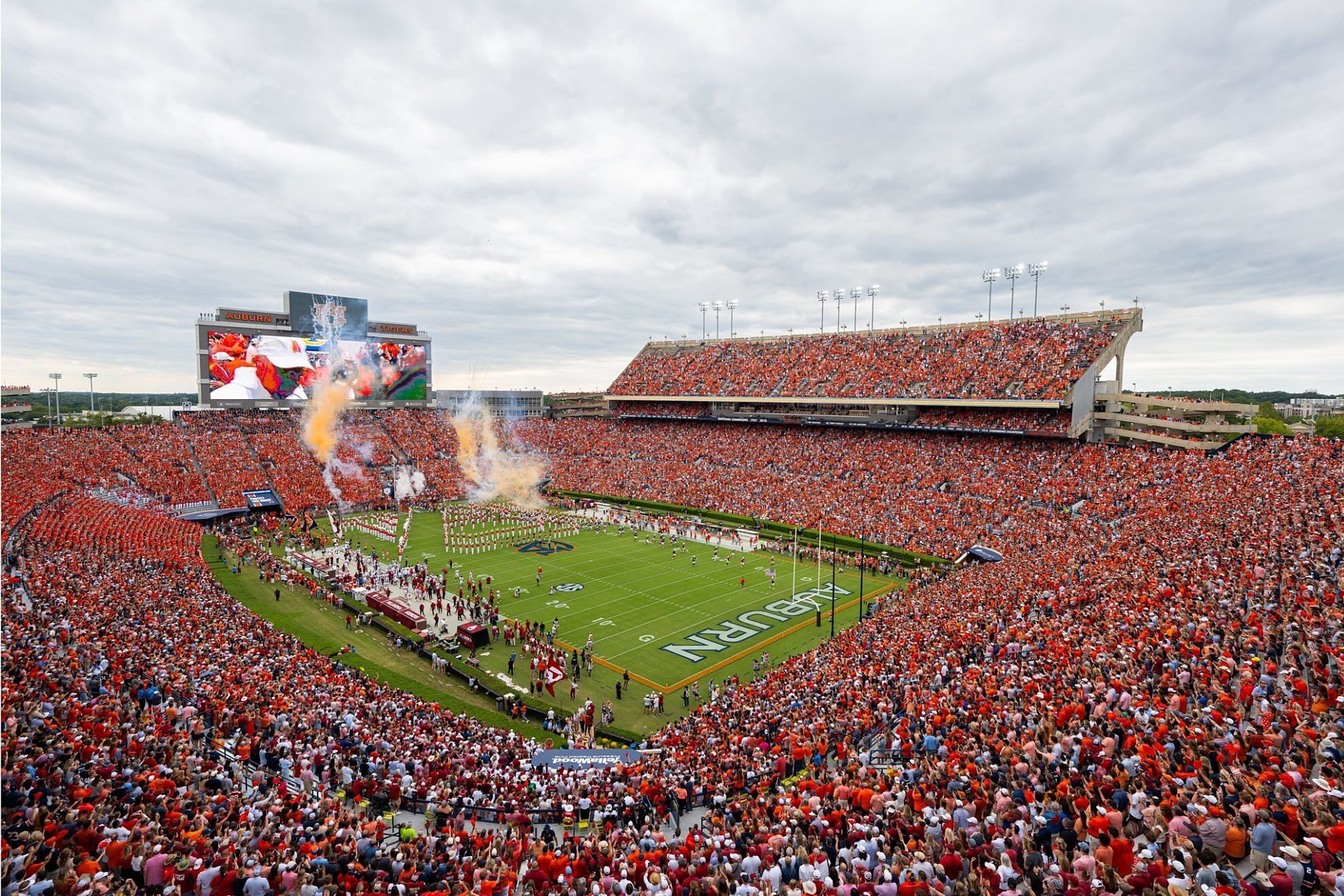 Auburn Tigers cornerback delivers spectacular kickoff return touchdown in win over Baylor