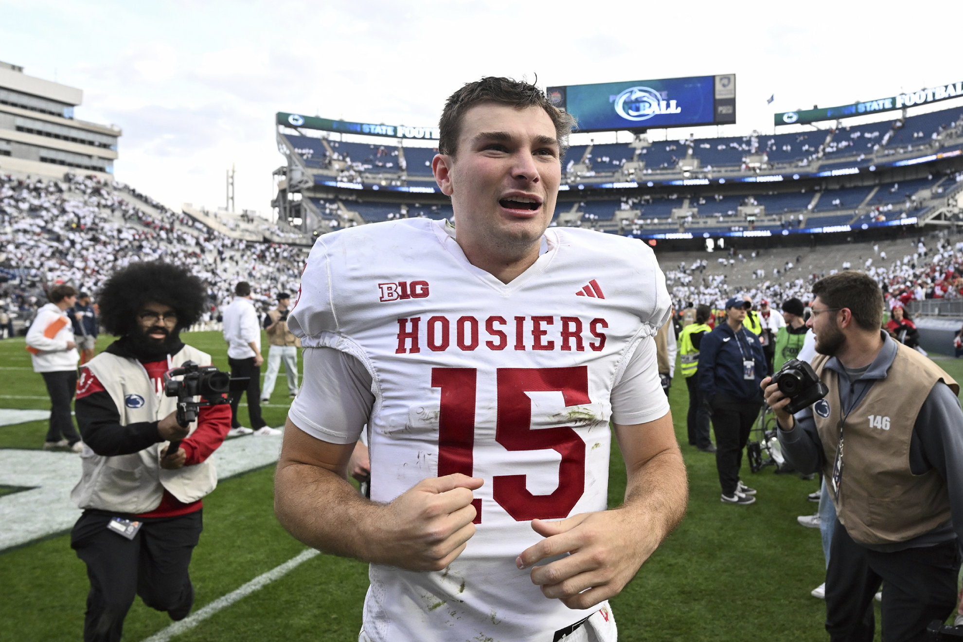 Indiana Hoosiers QB Fernando Mendoza's game-winning touchdown pass sparked fan praise