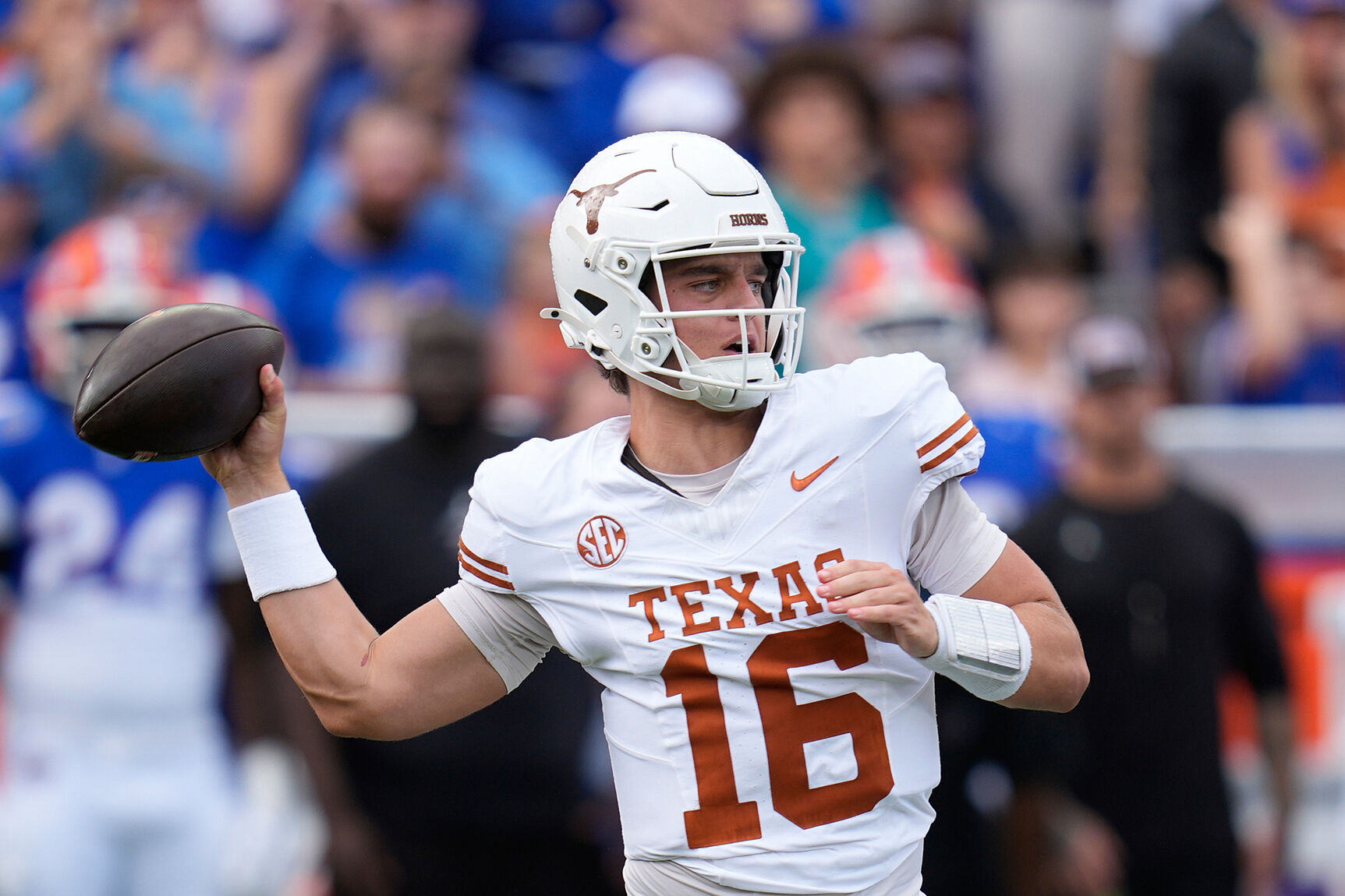 Arch Manning in action for Texas.