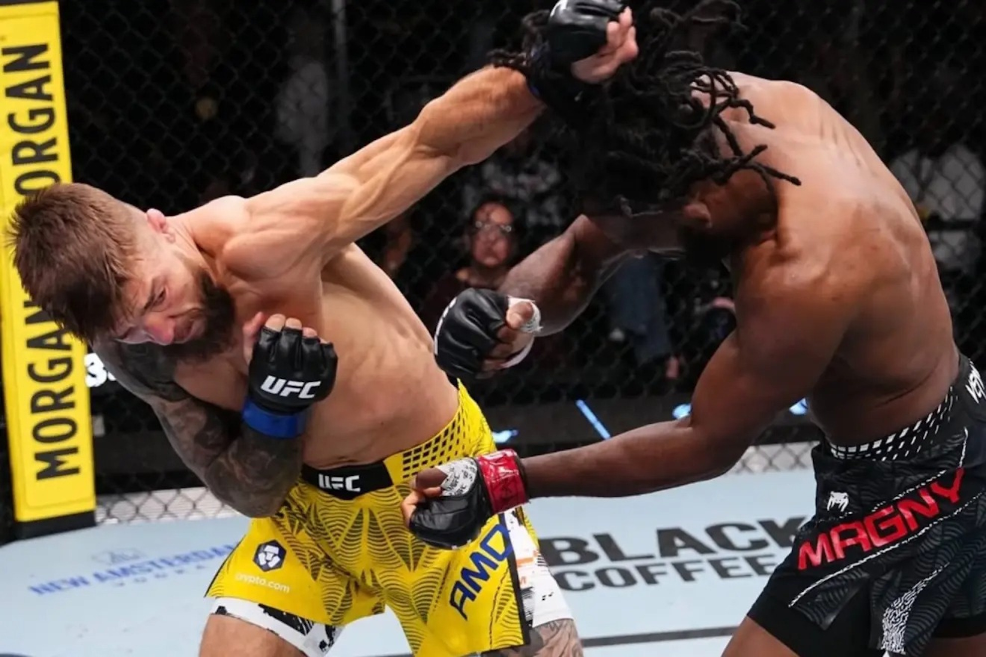 Yaroslav Amosov during his fight against Neil Magny.
