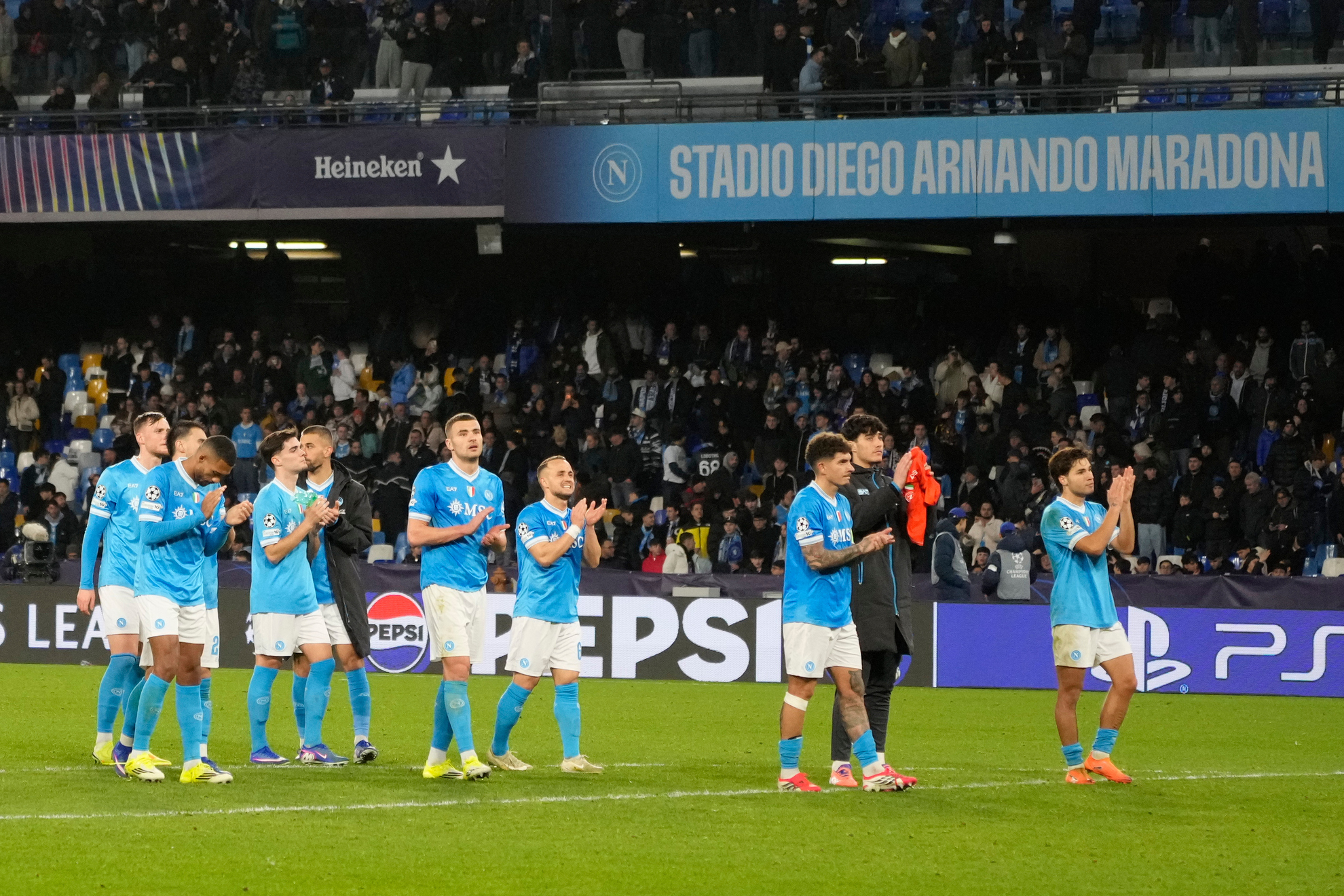 Napoli players applaude their supporters