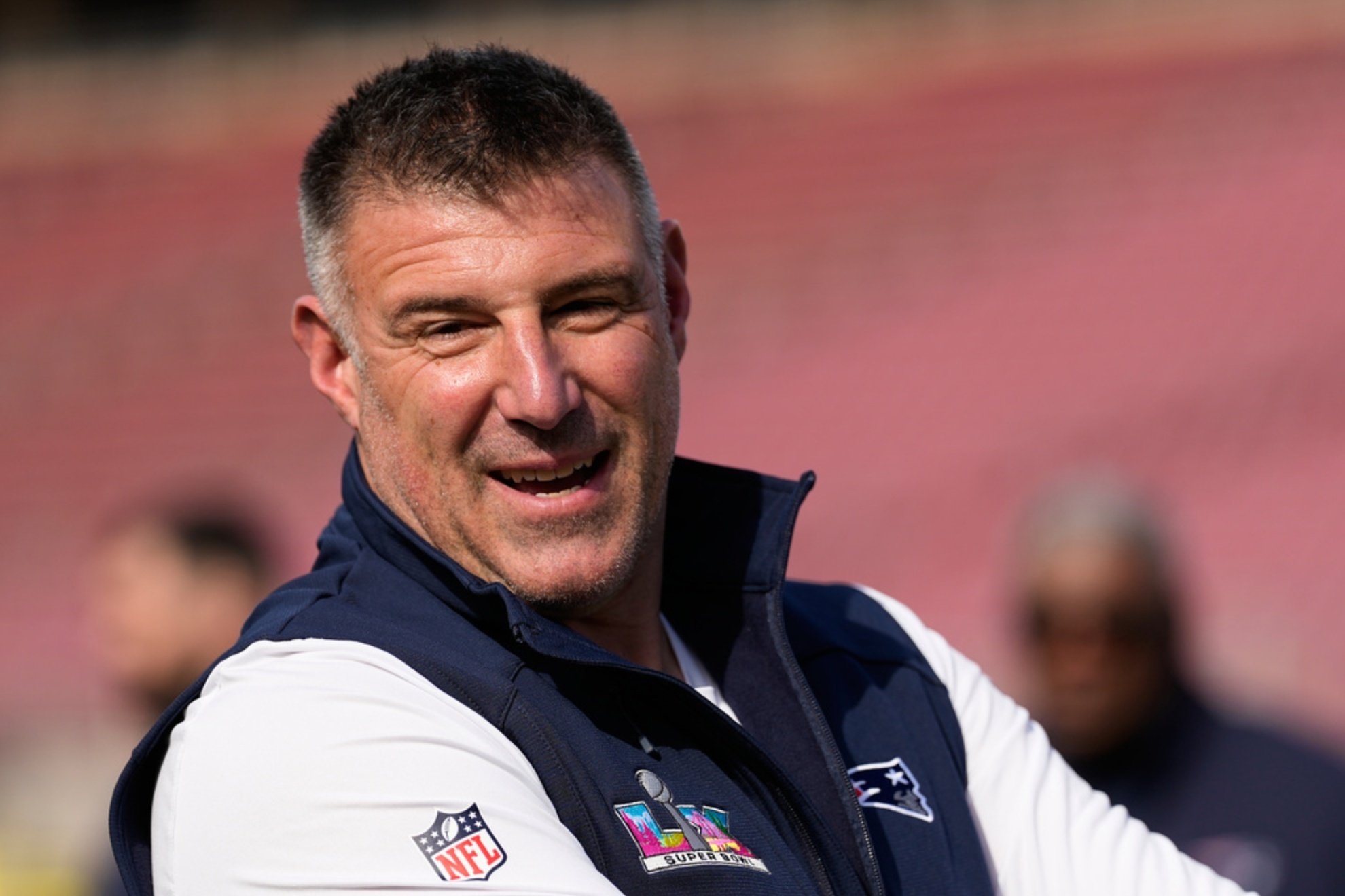 Mike Vrabel labeled a "coward" after latest controversial decision to avoid questions about Dianna Russini | MARCA