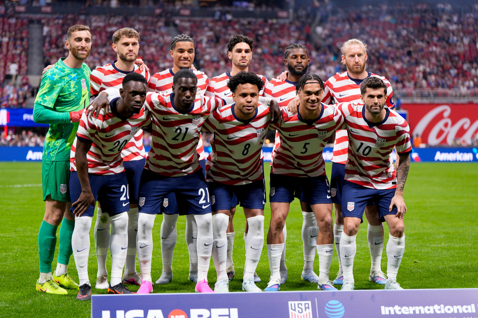 The United States starting 11 players poses