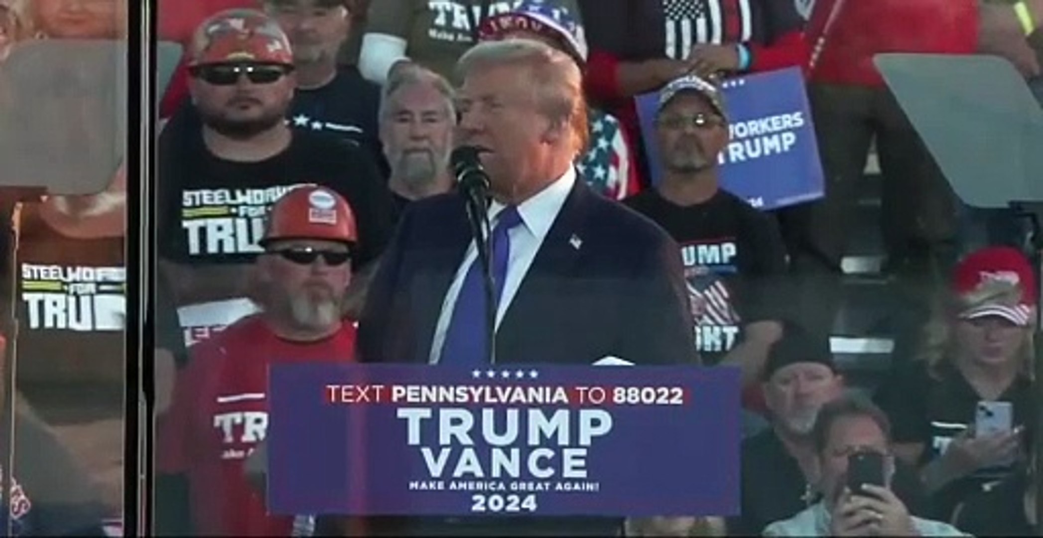 Donald Trump kicks off a Pennsylvania rally by talking about Arnold Palmer's genitalia