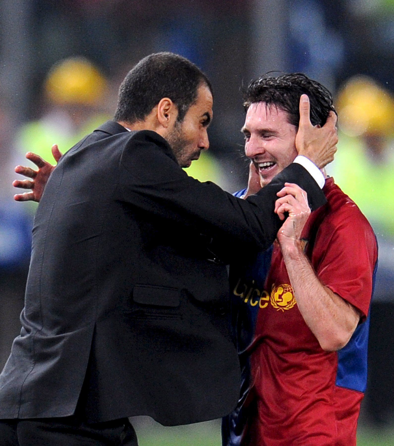 Guardiola y Messi celebran la Champions.