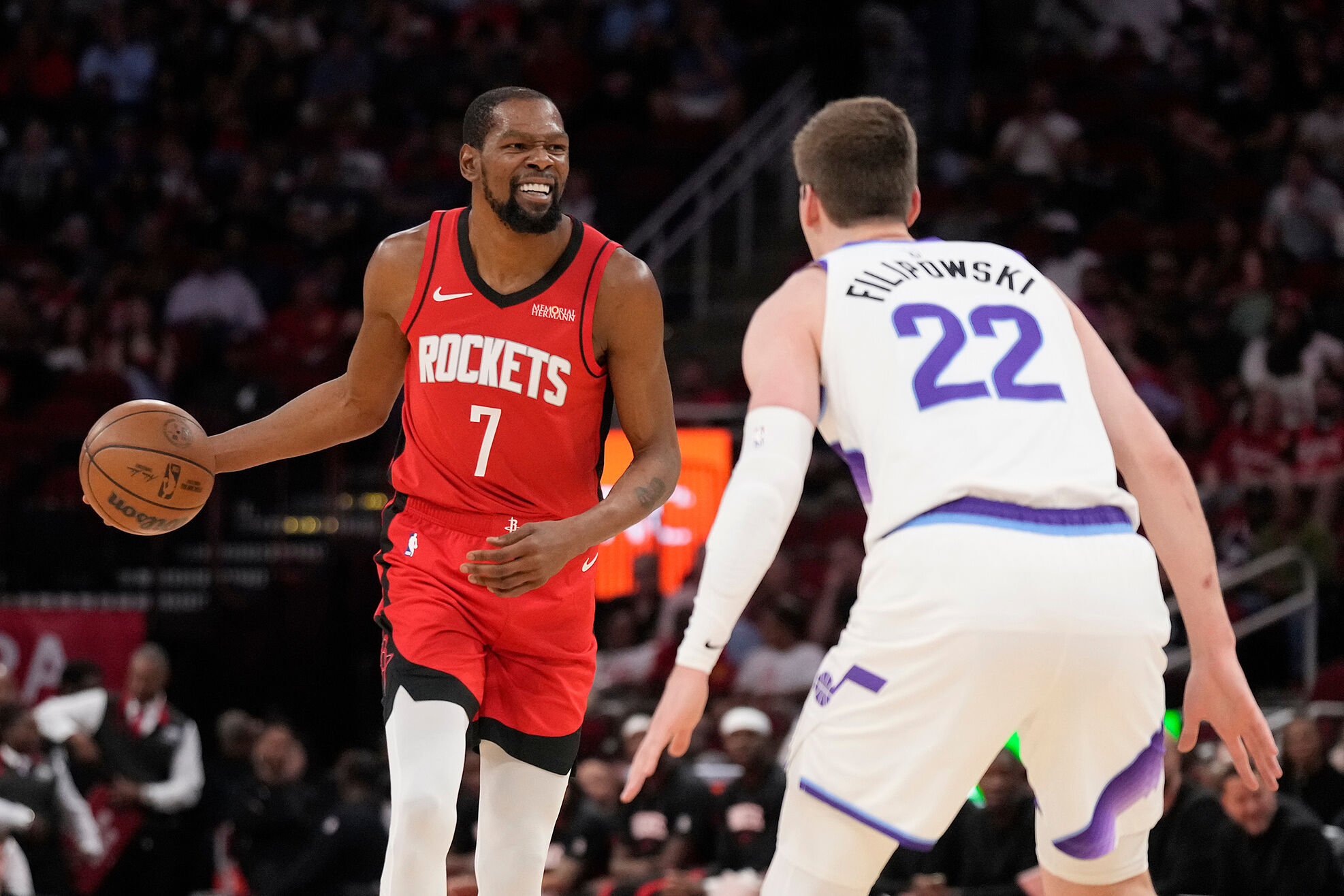 Houston Rockets forward Kevin Durant (7) controls the ball against Utah Jazz forward Kyle Filipowski (22)
