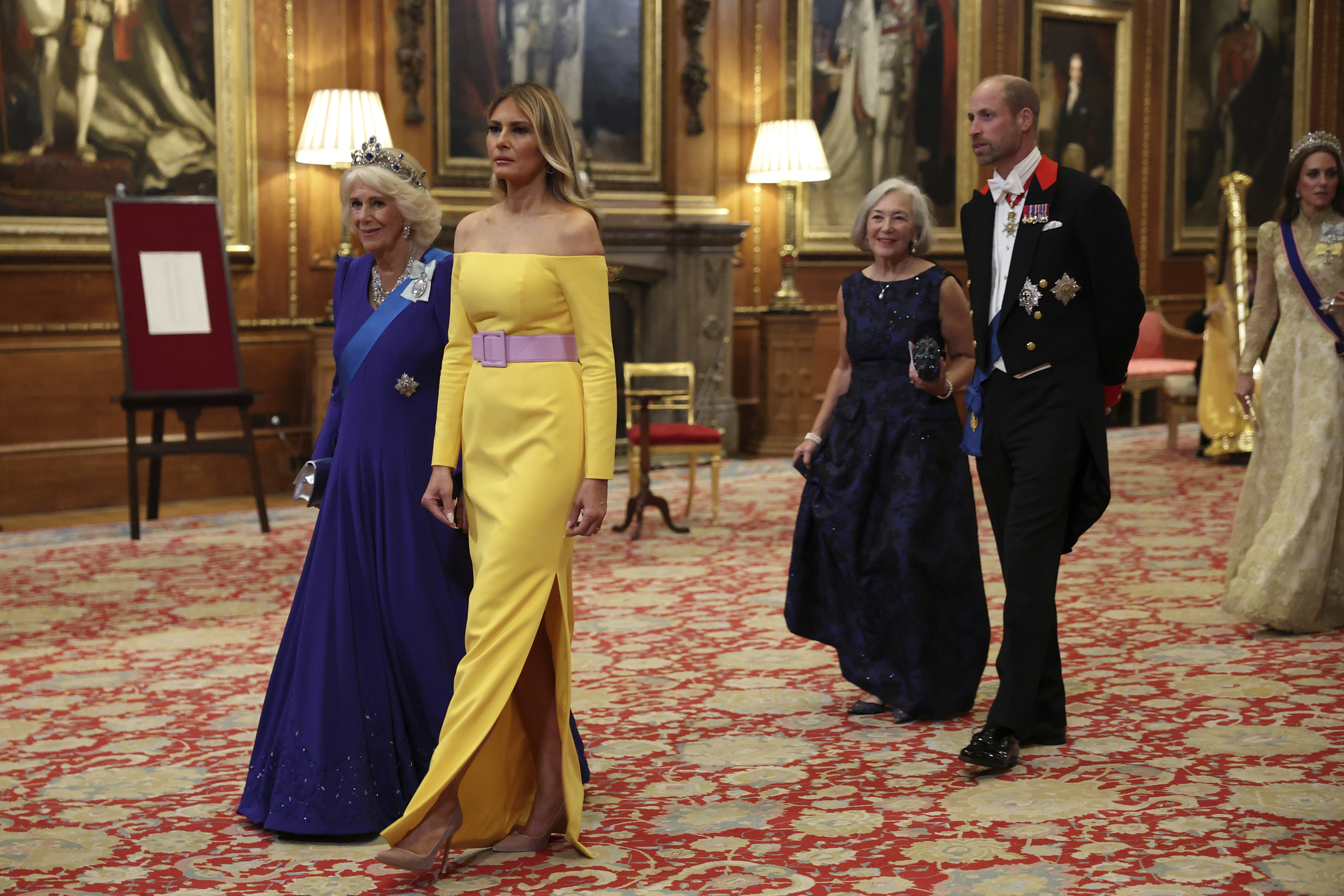 Melania Trump's dress for the banquet at Windsor Castle causes a stir due  to an optical illusion: What color is it? | MARCA
