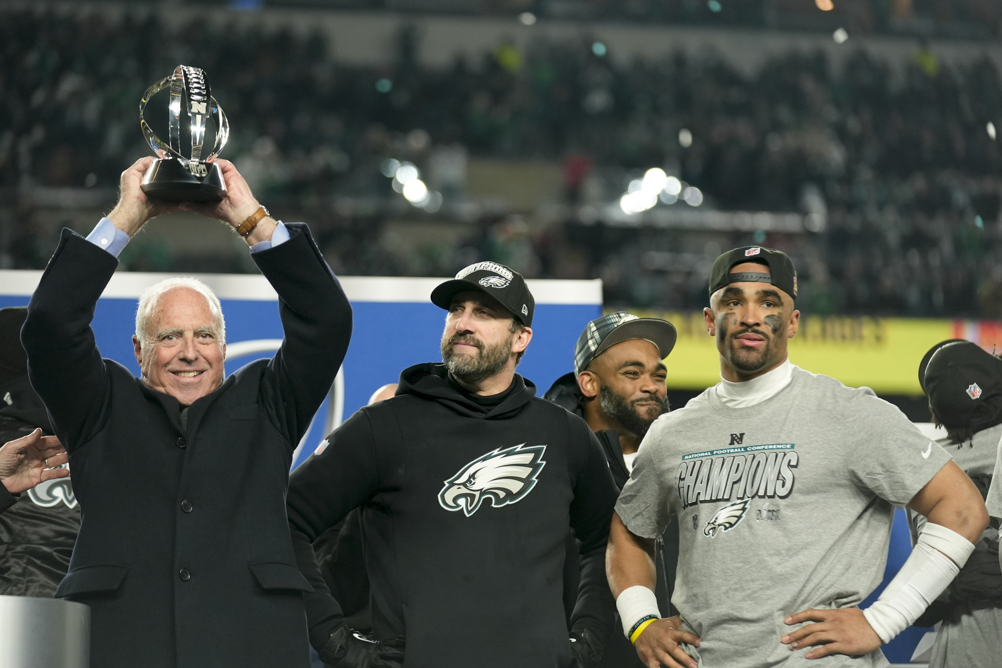 New Orleans police warns Eagles fans against climbing street lights at ...