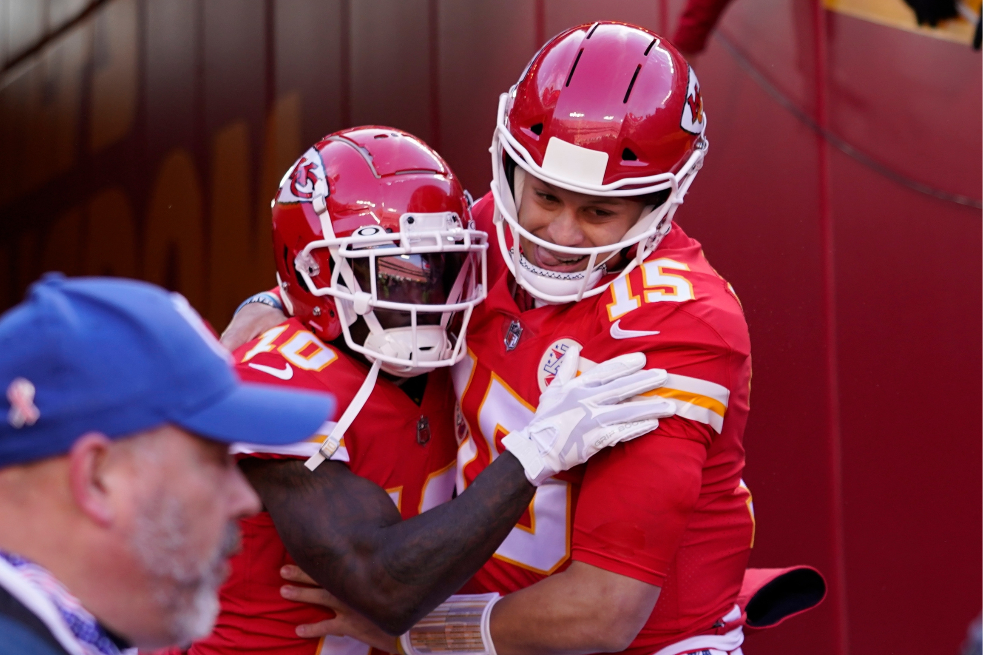 Tyreek Hill (L) and Patrick Mahomes (R) playing for the Kansas City Chiefs LAPRESSE