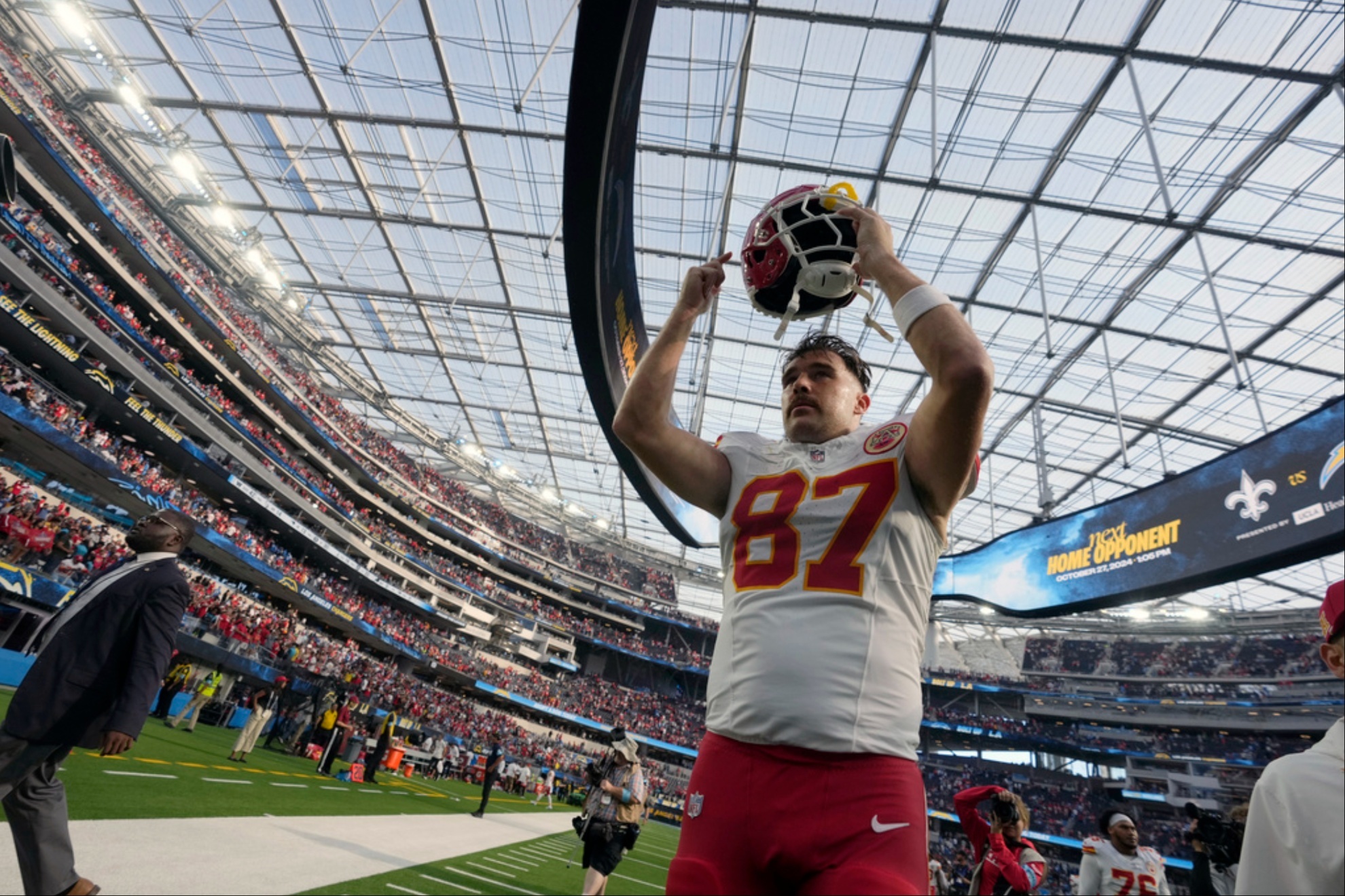 Travis Kelce receives heartfelt tribute from the Chiefs with a video of
