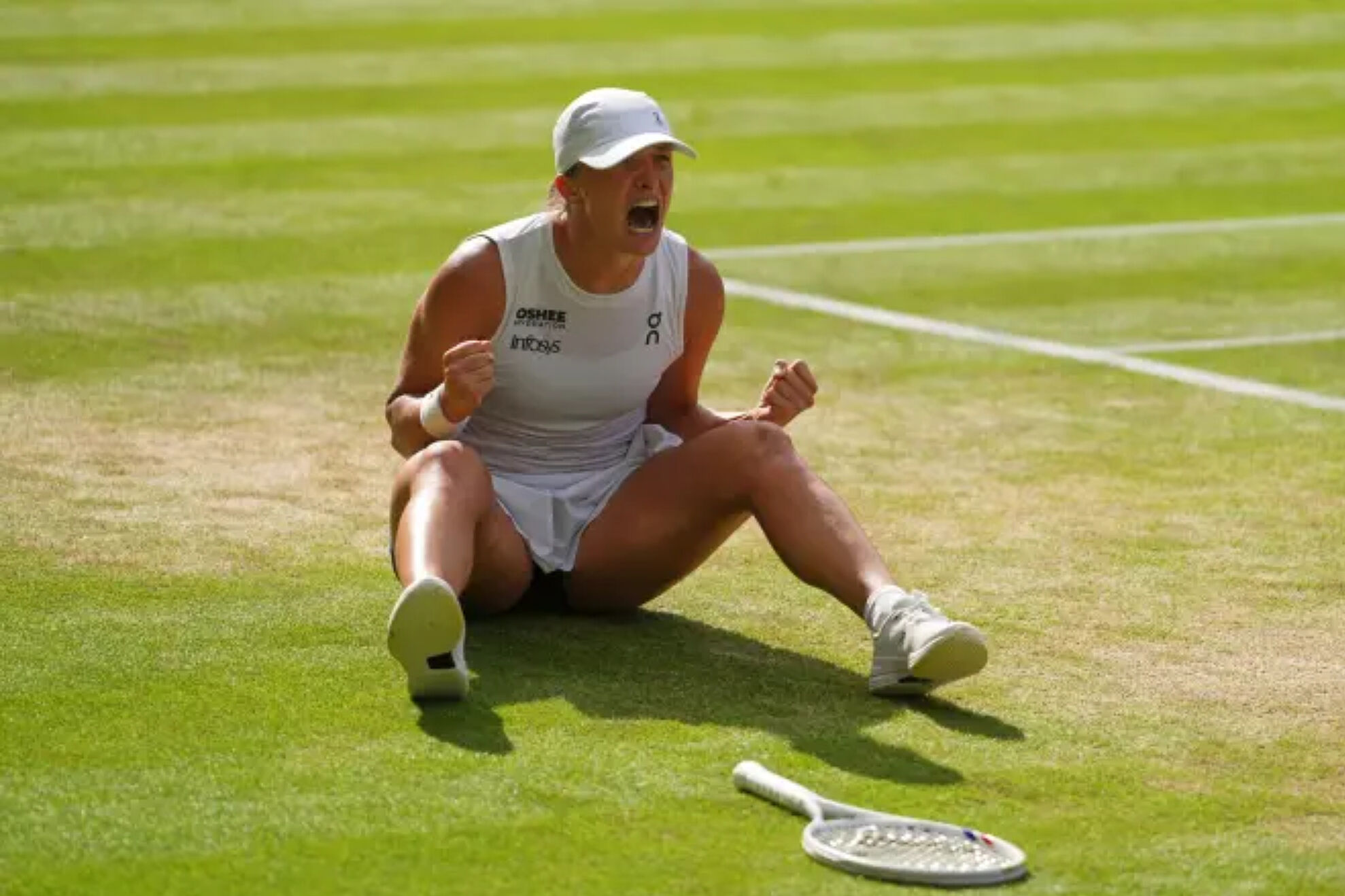 Iga Swiatek celebrates her historic victory over Anisimova