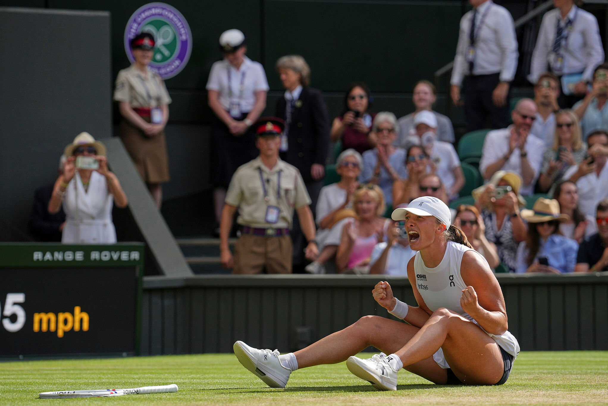 Title: APTOPIX Britain Wimbledon Tennis Image ID: 25193649985747 Article:  Poland's Iga Swiatek celebrates after beating Amanda Anisimova of the U.S. to win the women's singles final at the Wimbledon Tennis Championships in London, Saturday, July 12, 2025. (AP Photo/Kin Cheung)