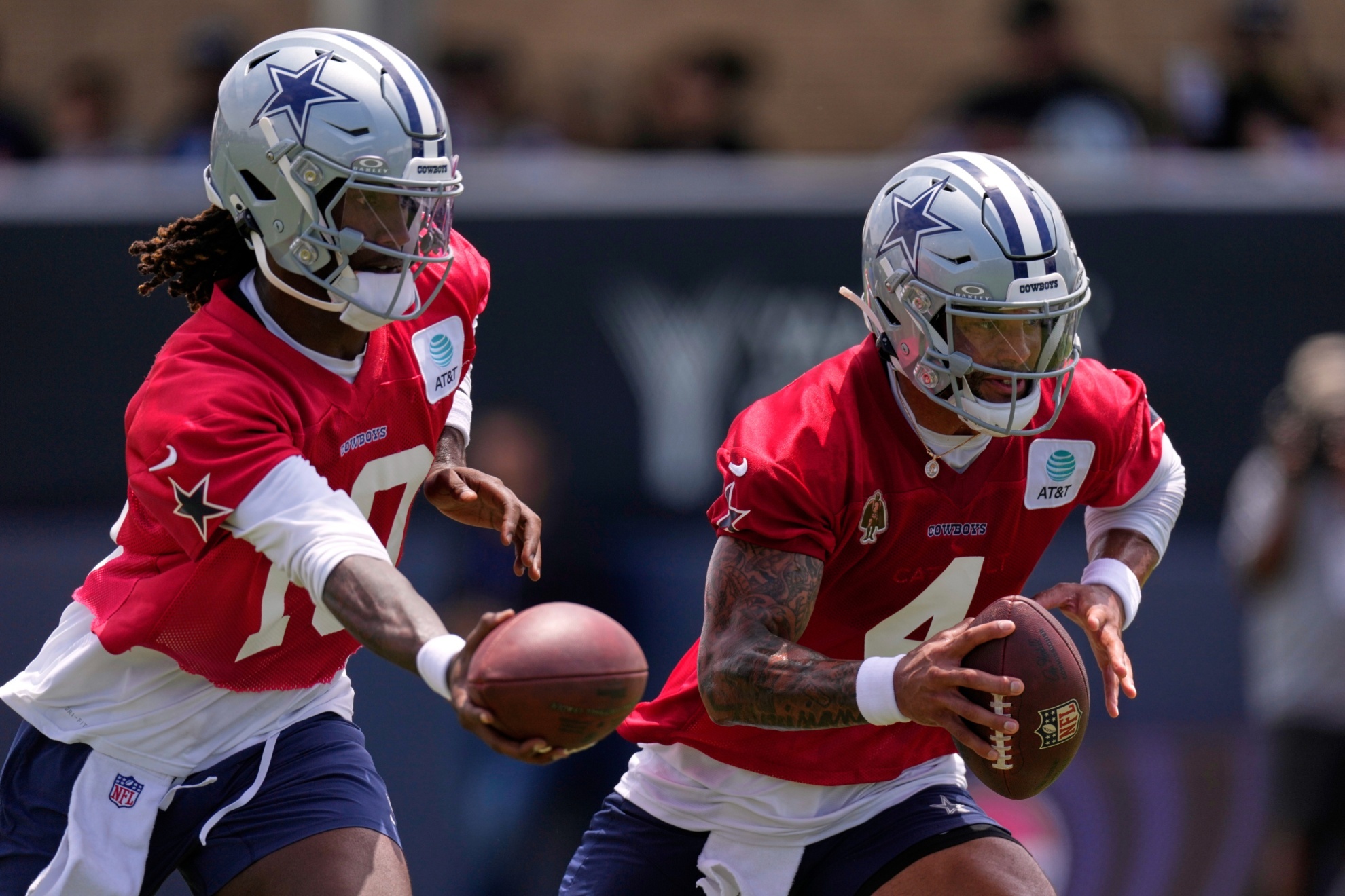 Joe Milton and Dak Prescott LAPRESSE