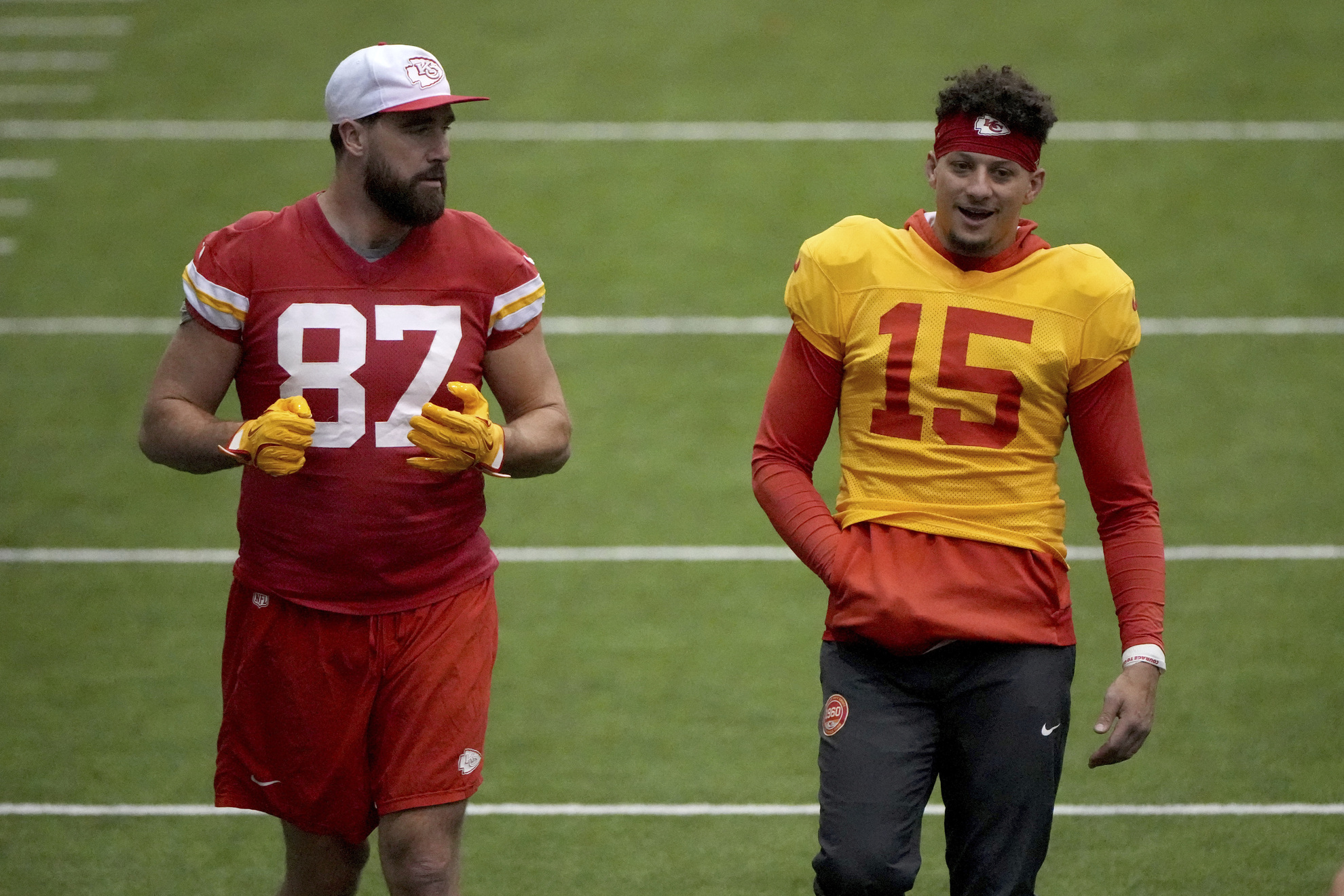 The Chiefs' new rookie reveals the messages Patrick Mahomes and Travis Kelce  sent him | MARCA