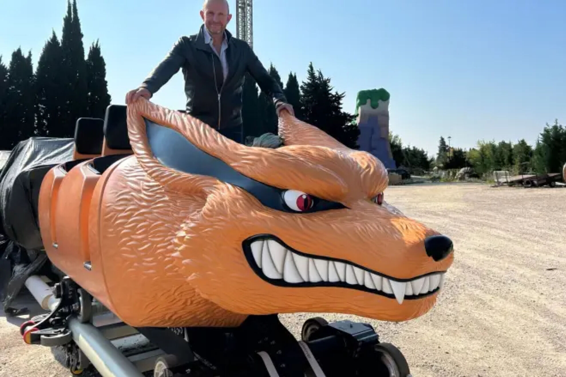 New photo of the Kyubi Unchained roller coaster car at Parc Spirou Provence.