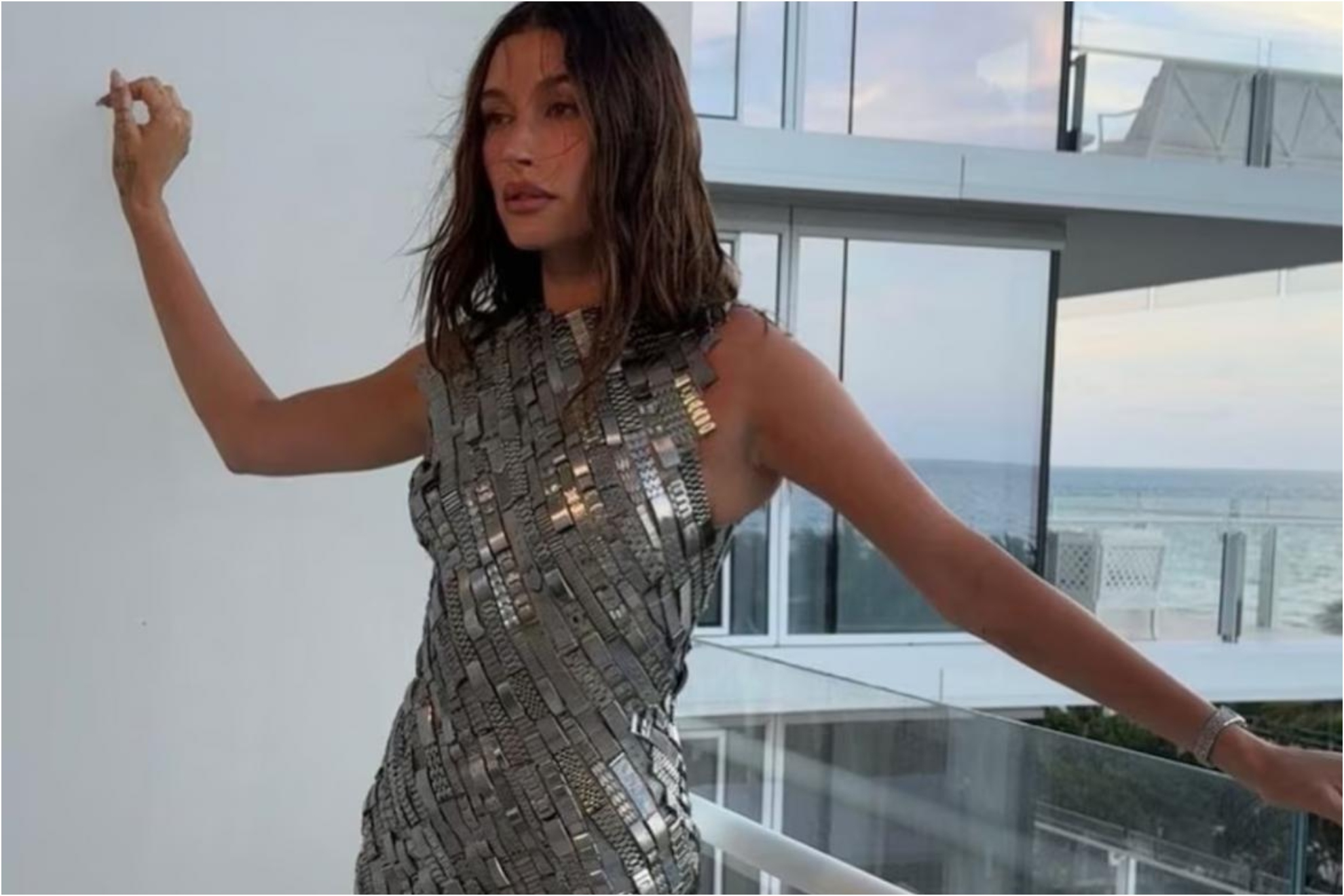 Hailey Bieber's stunning mini dress: made with metallic watch straps! | MARCA Hailey Bieber's stunning mini dress: made with metallic watch straps! | MARCA