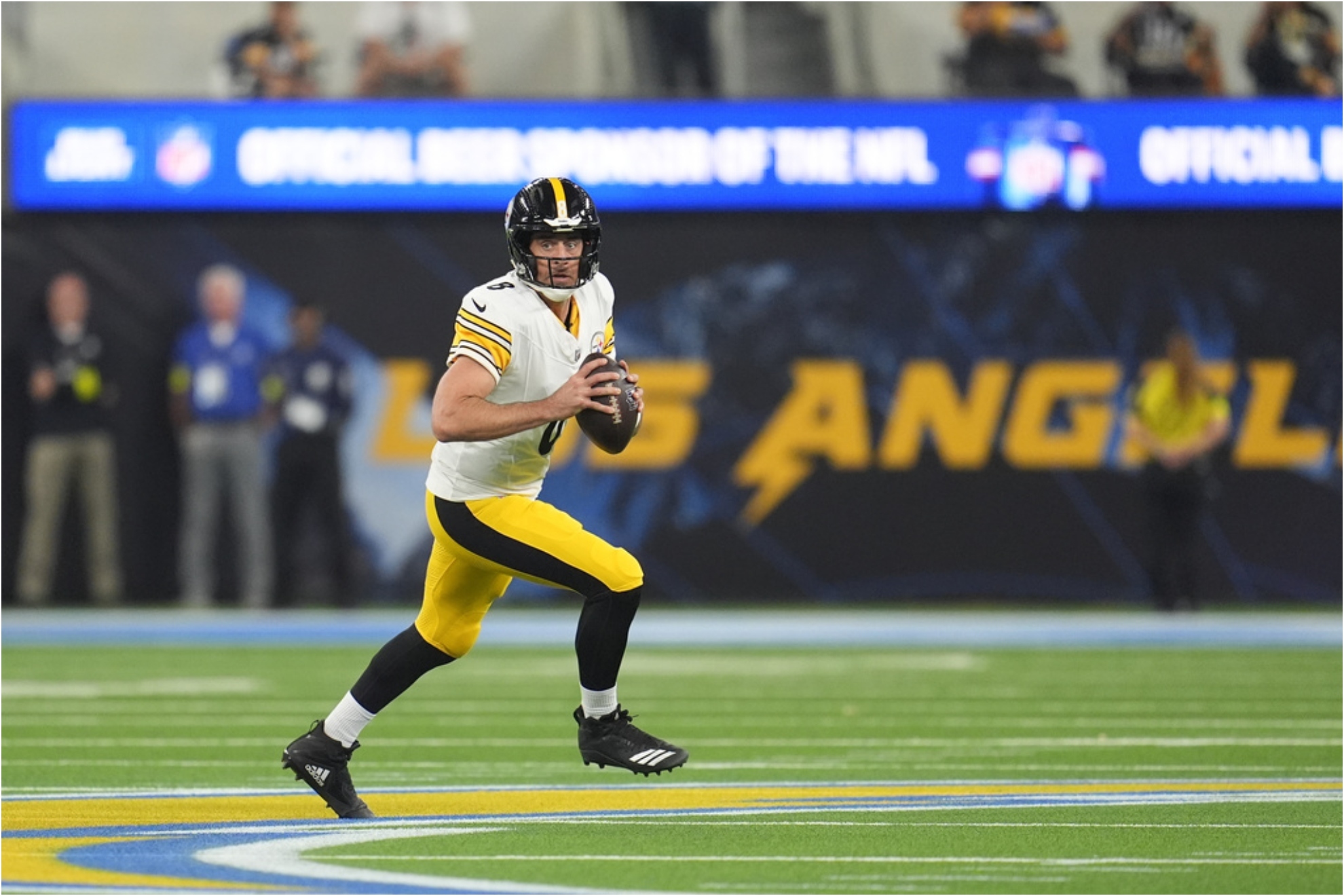 Aaron Rodgers is one of the quarterbacks who can score points.