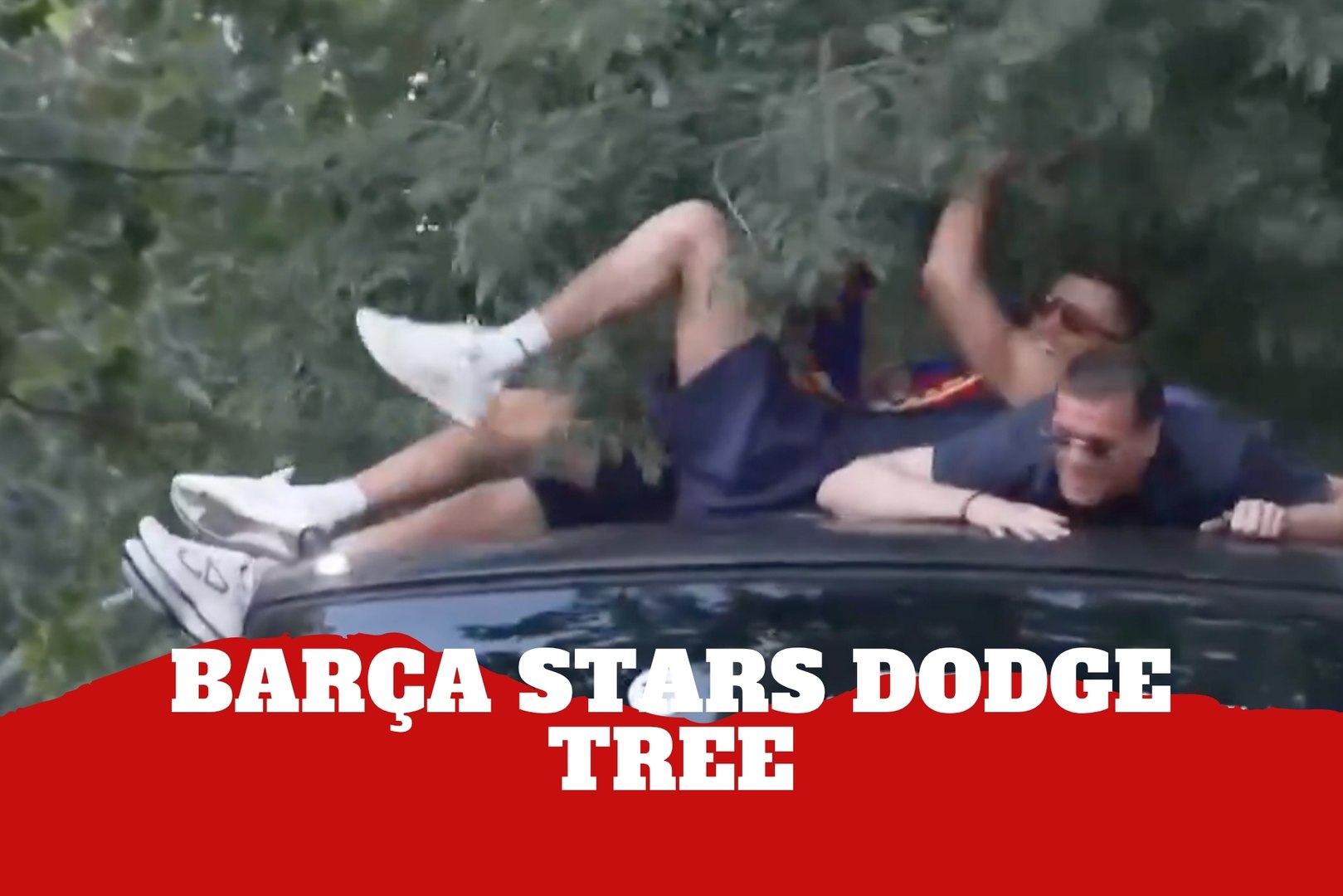 Barcelona’s title parade produced a hilarious viral moment when Robert Lewandowski, Rooney and Wojciech Szczęsny suddenly had to dodge tree branches while riding on the team bus. The players immediately burst into laughter after avoiding the unexpected obstacle. Fans online loved the lighthearted moment from the celebrations.