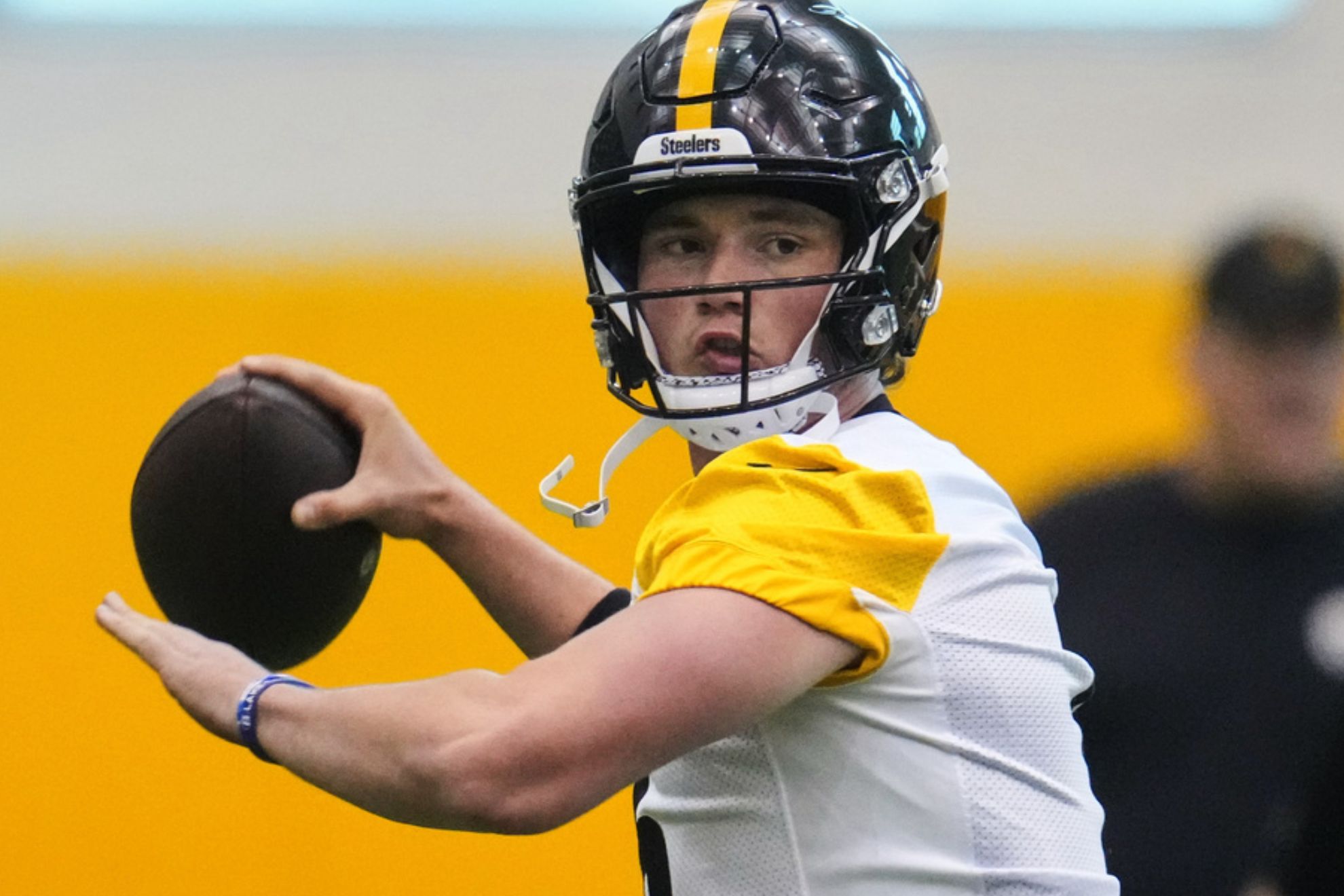 Pittsburgh Steelers quarterback Drew Allar participates in the football team's Rookie Minicamp.