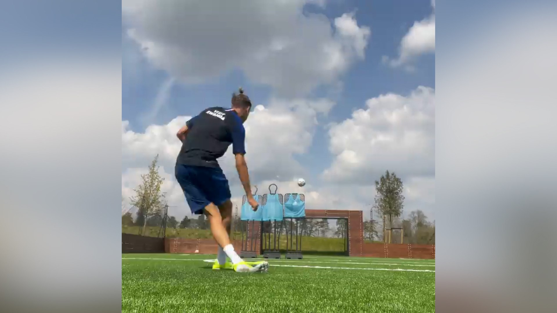 David Beckham´s son, Romeo, amazing free kick