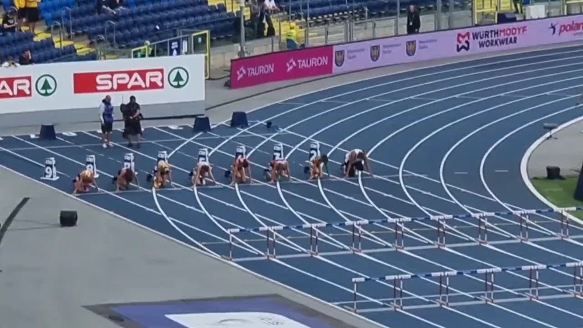 Unprecedented in a 100m hurdles race: Belgian hurdler Boumkwo finishes last... with a time of 32.81.